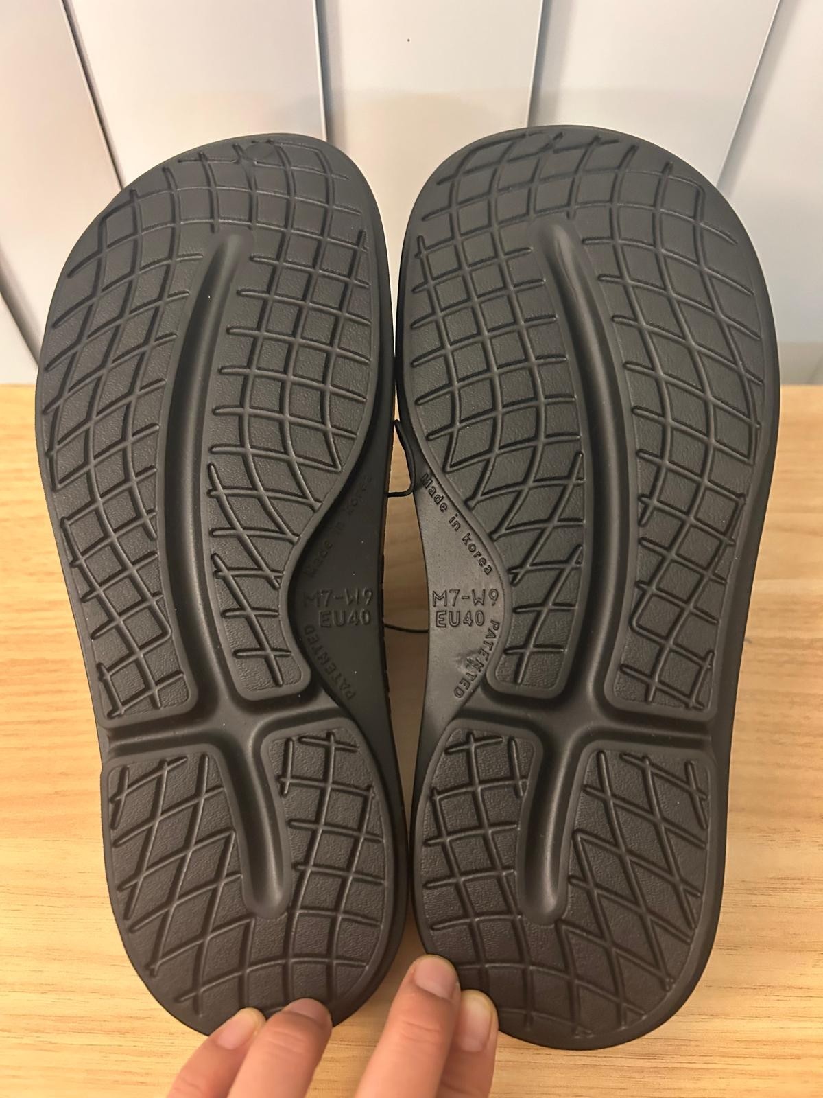 OOFOS OOcloog Recovery Clog – Unisex (W9 & M7) NEW