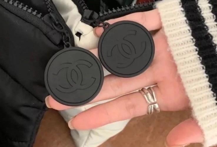 Beauty Pouch White Chanel VIP Cosmetic Makeup Case Organizer New