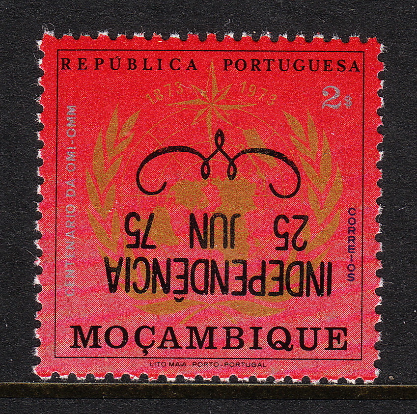 MOZAMBIQUE — SCOTT 521v — INVERTED INDEPENDENCE OVERPRINT — MNH