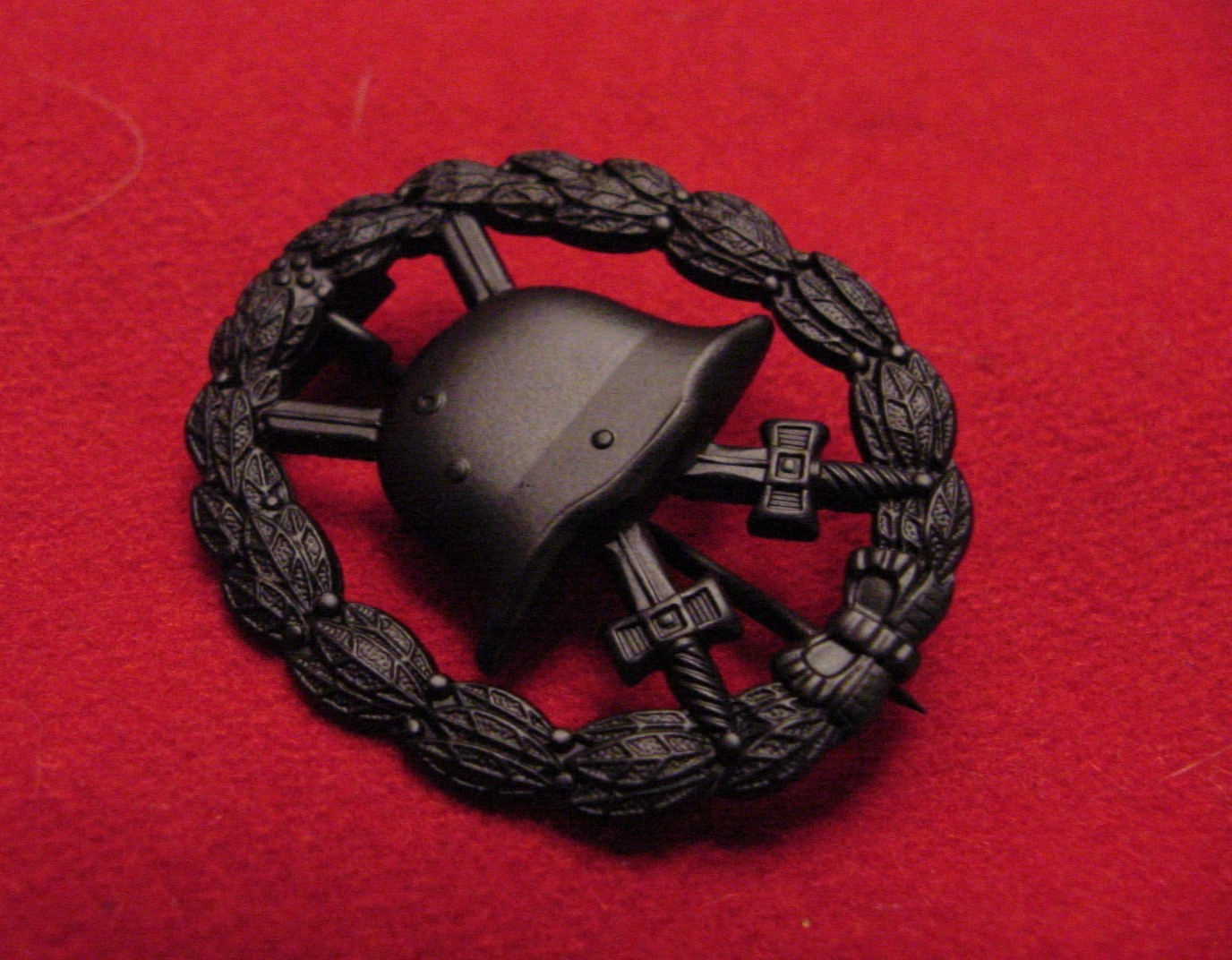 GERMAN IMPERIAL WOUND BADGE - WWI - THIRD CLASS - BLACK  - HOLLOW - REPRODUCTION
