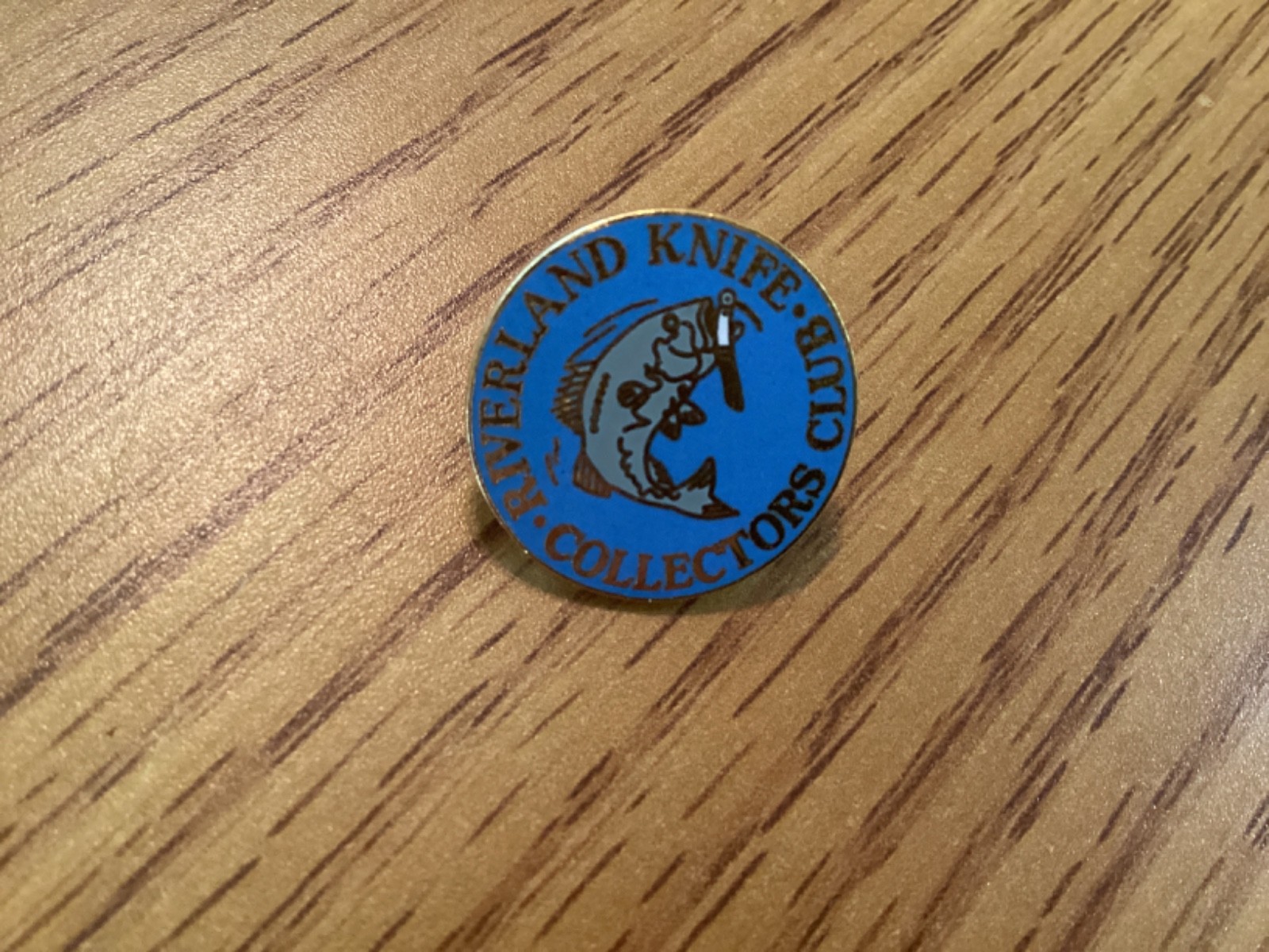 Riverland Knife Collectors Club 1990’s Hat / Lapel Pin