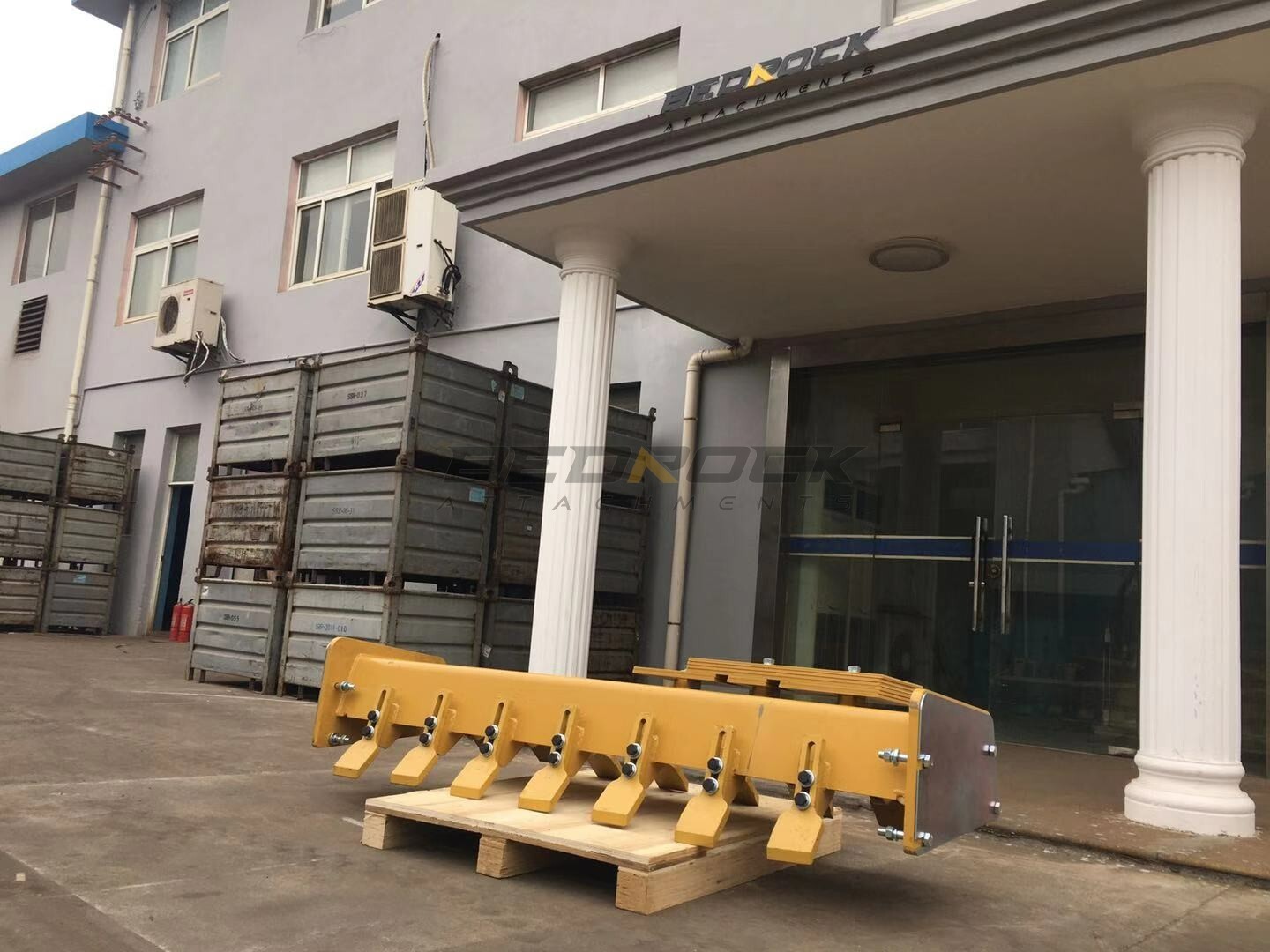 PAD FOOT SHELL BUMPER FITS CAT CS64/CS74 ROLLER