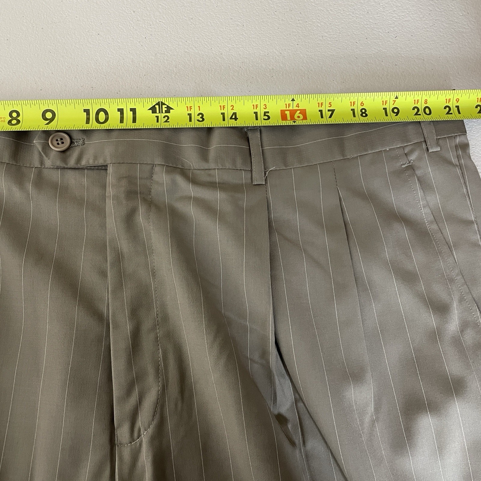 Giorgio Fiorelli Uomo 2 Piece Suit Mens 50L 42x29 Beige Striped Polyester Peak