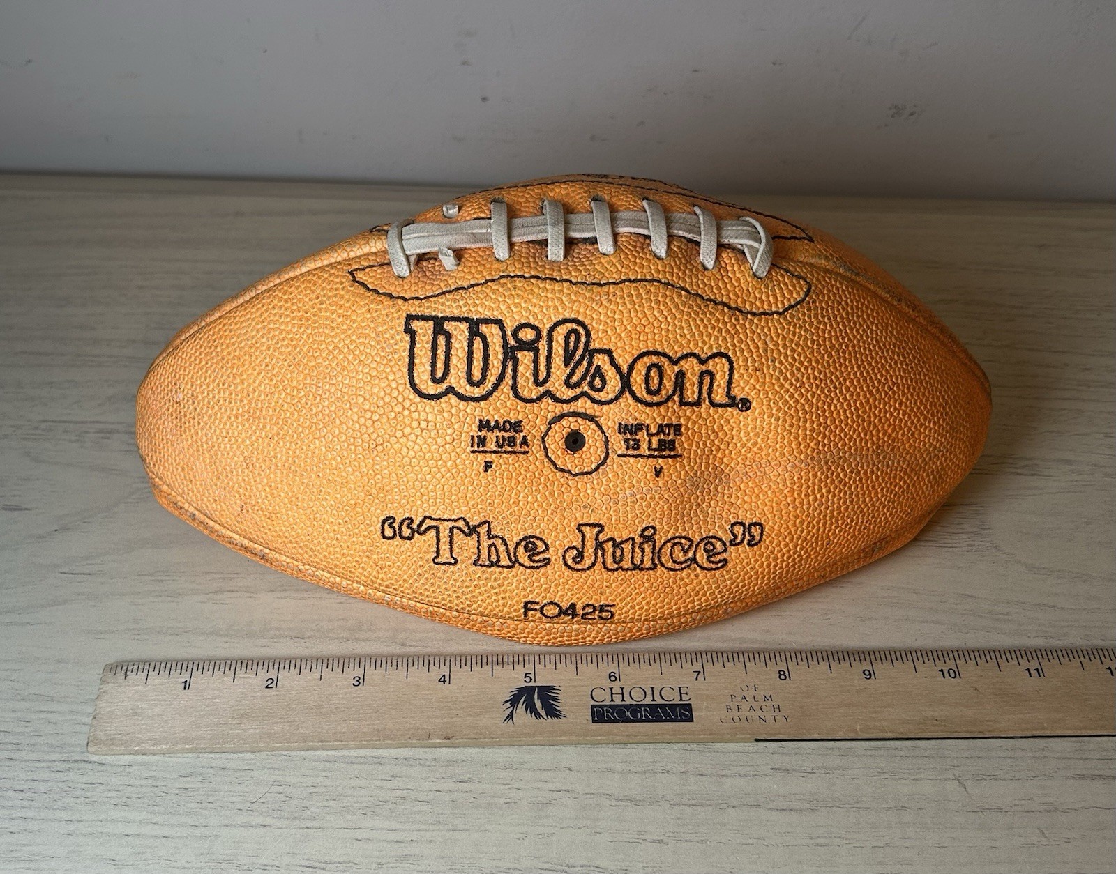 OJ SIMPSON F0425 Orange WILSON FOOTBALL "The JUICE" Vintage 1970s 1980s