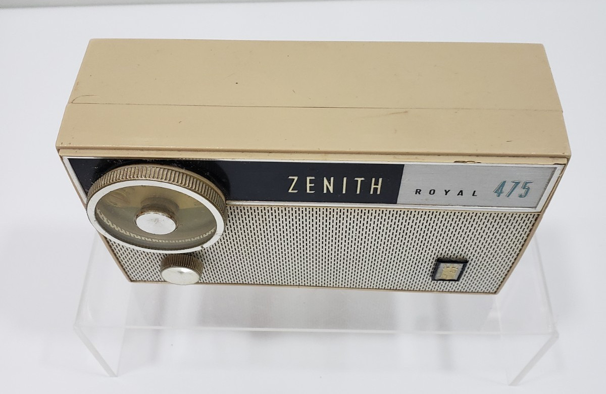 VINTAGE ZENITH ROYAL R475L (475) TRANSISTOR RADIO 1962 WORKS WITH FLAWS