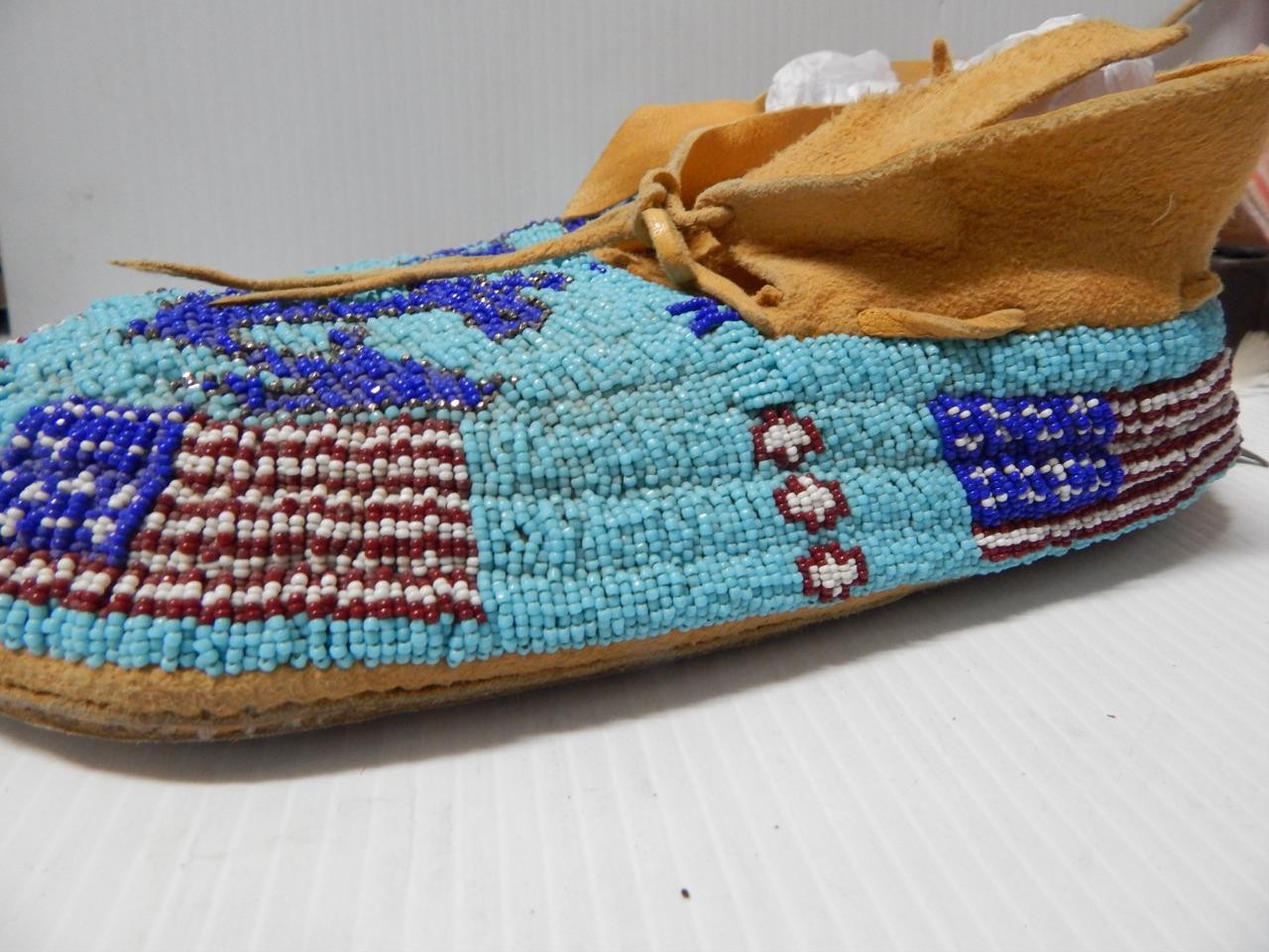 VINTAGE SOUTHERN ARAPAHO INDIAN USA FLAG + MARINER BEADED MOCCASINS - HARD SOLES