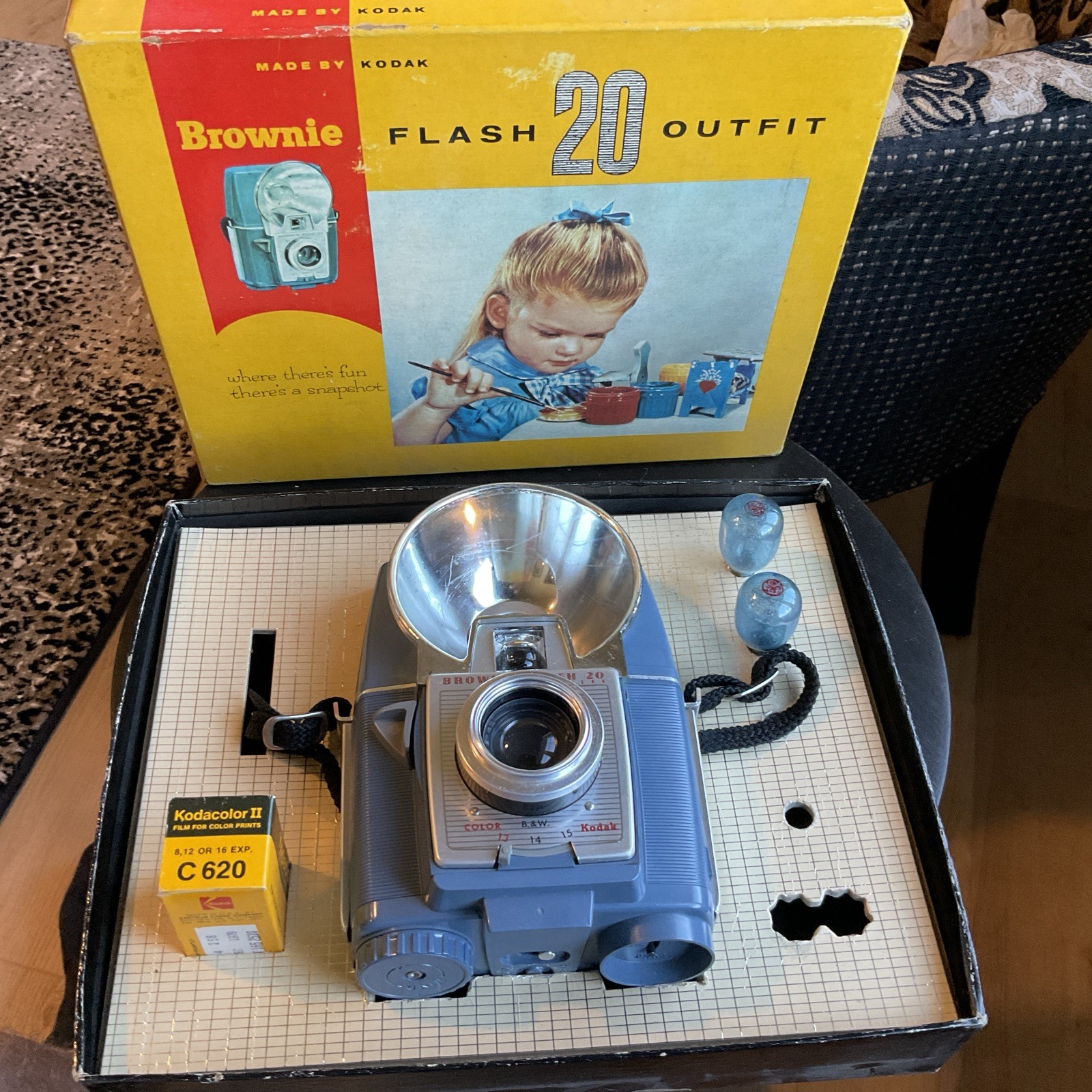 Vintage Kodak Brownie Flash 20 Outfit Camera Blue w/ Box NICE!