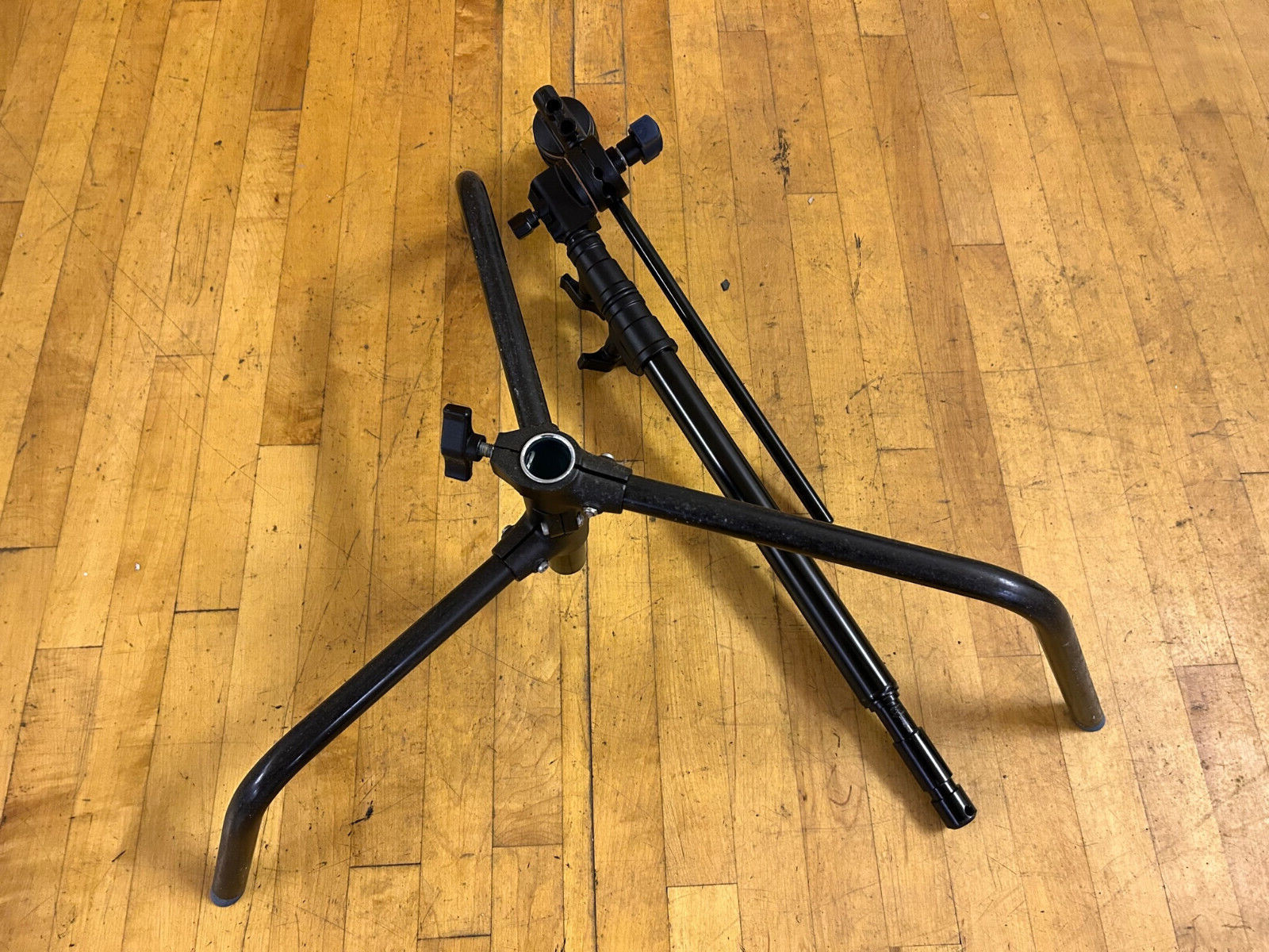 AVENGER A20 16DCB C STAND w 2 EXTENS. 34"-61" & GRIP HD & 17" ARM ON TURTLE BASE