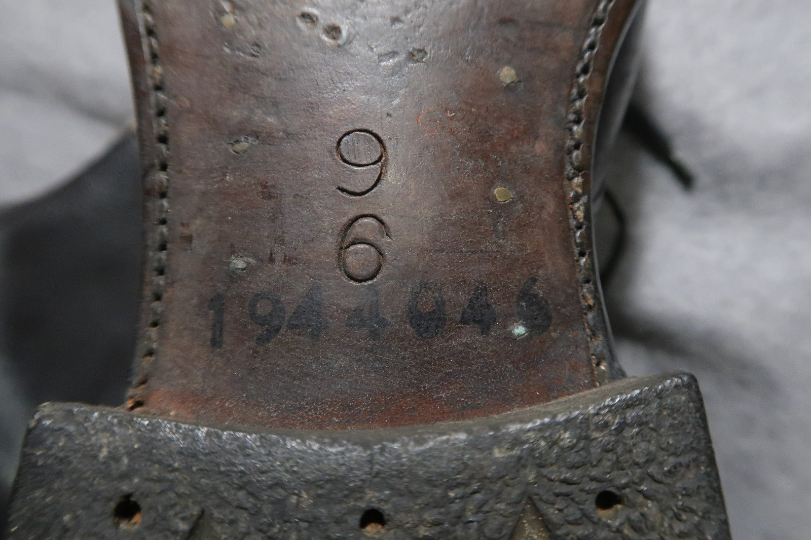 WW2 BRITISH ARMY AMMO BOOTS HOBNAILED LEATHER SOLES SIZE 9