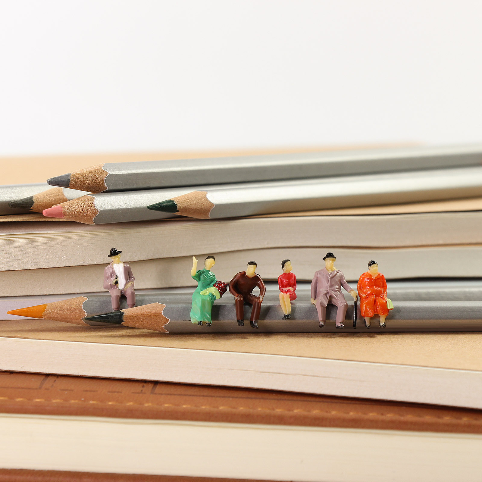 P87S 60pcs All Seated HO Scale 1:87 Painted Figures Passenger Sitting People