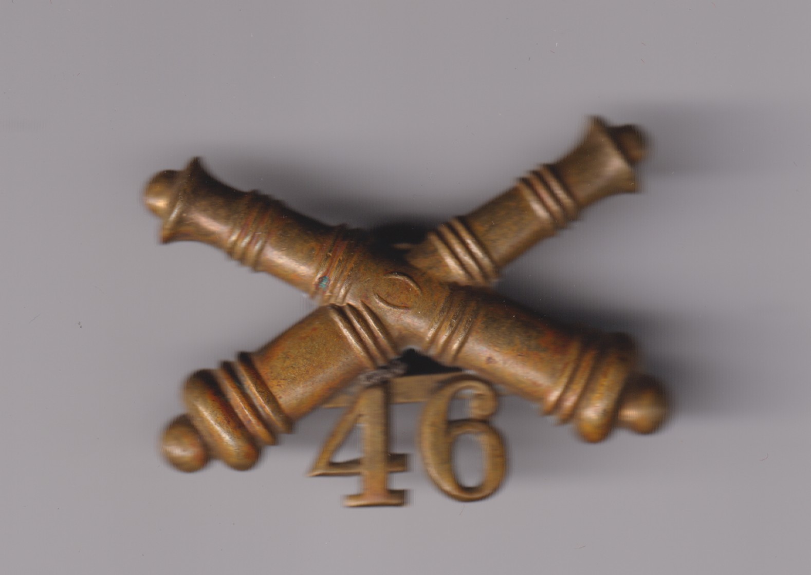 1986-1901 Field Artillery hat badge brass 46th Battery US Army screwback