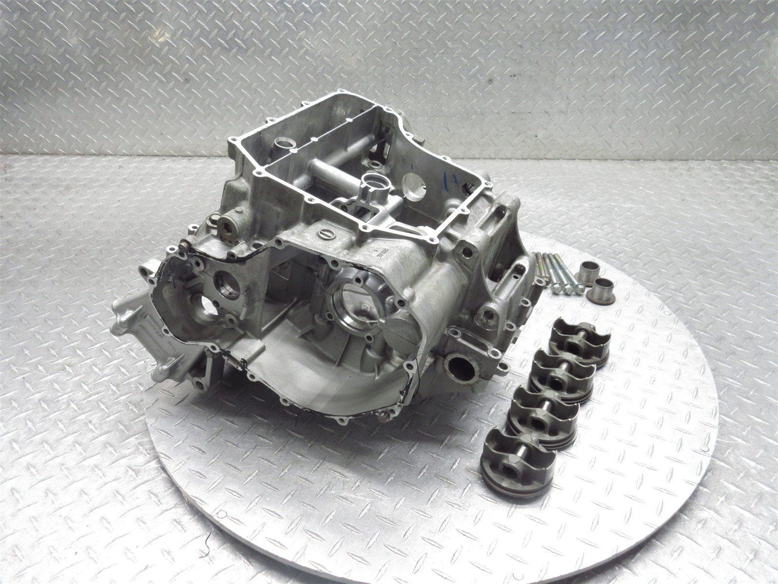 2003 02-03 Honda CBR 954 CBR954RR Crankcase Crank Case Engine Motor Block Piston