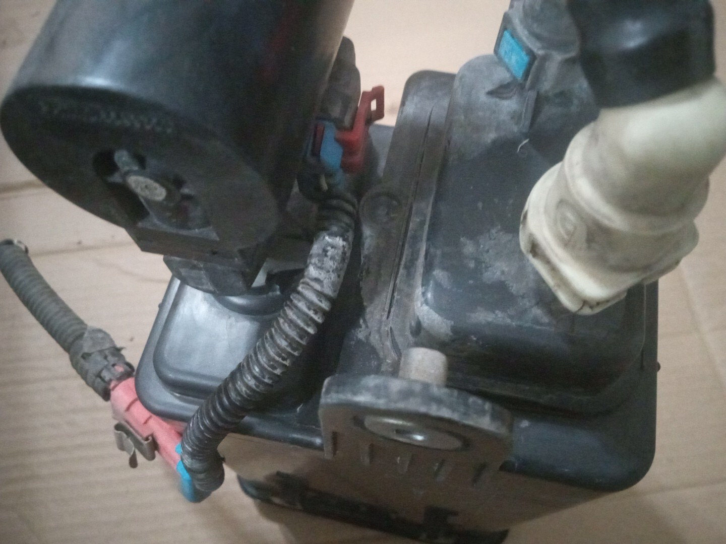 2010-2012 HYUNDAI SANTA FE, 2011-13 KIA SERENTO FUEL VAPOR EMISSIONS 31410-1U000