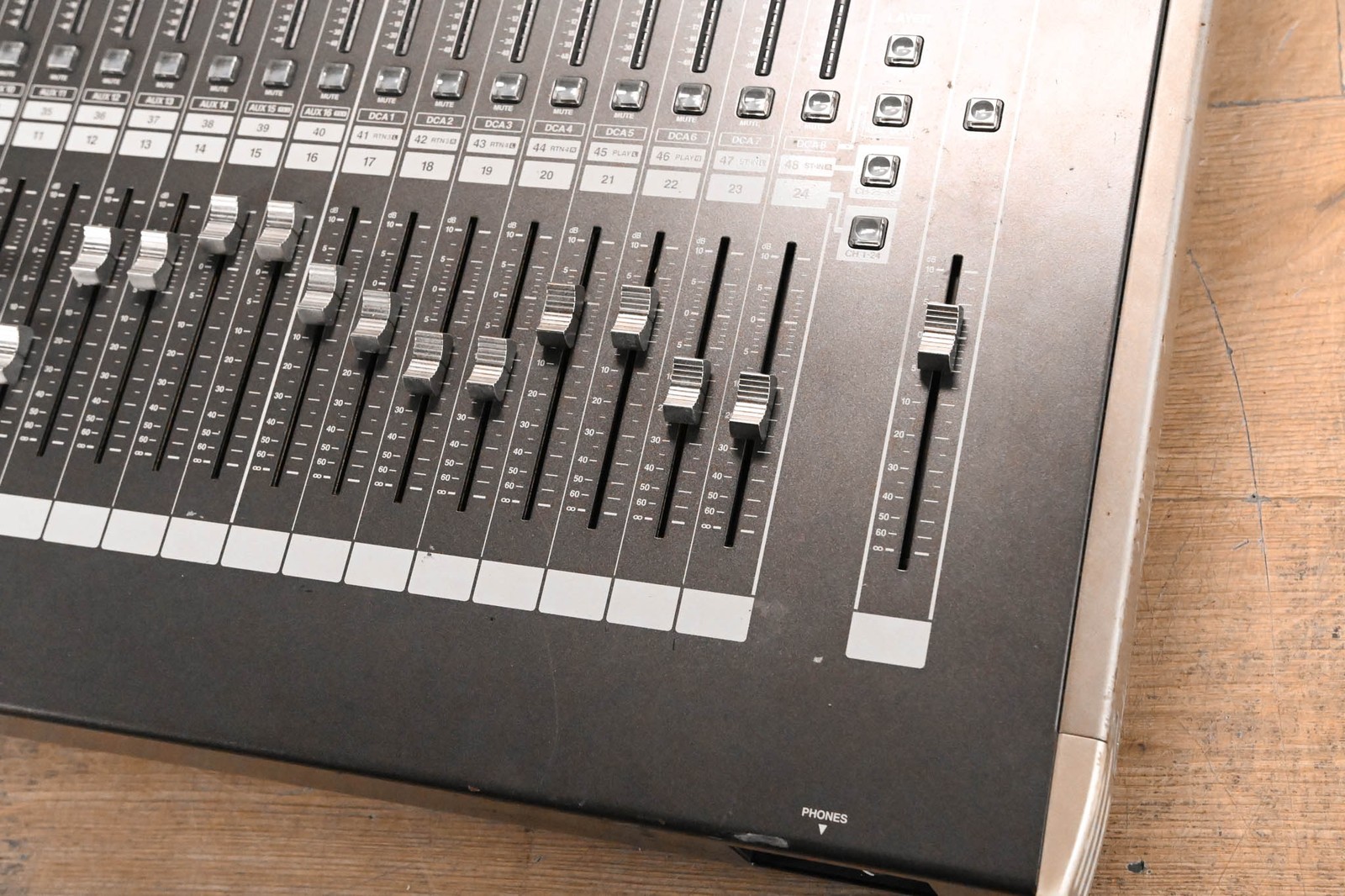 Roland M-400 48-Channel Live Digital Mixing Console CG01XHL