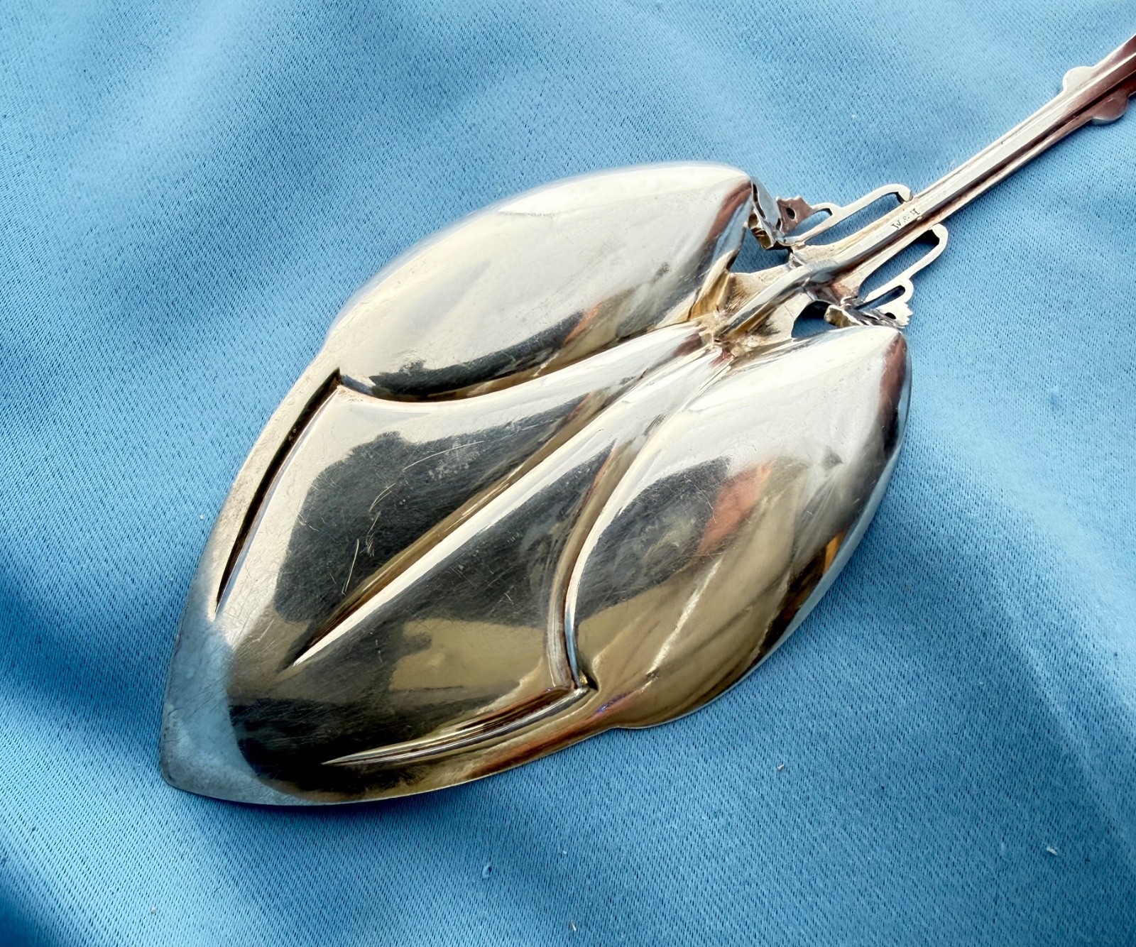 Wood & Hughs Coin Silver Medallion Pie Lifter Gold Wash 10 1/2 In No Mono 113 Gr