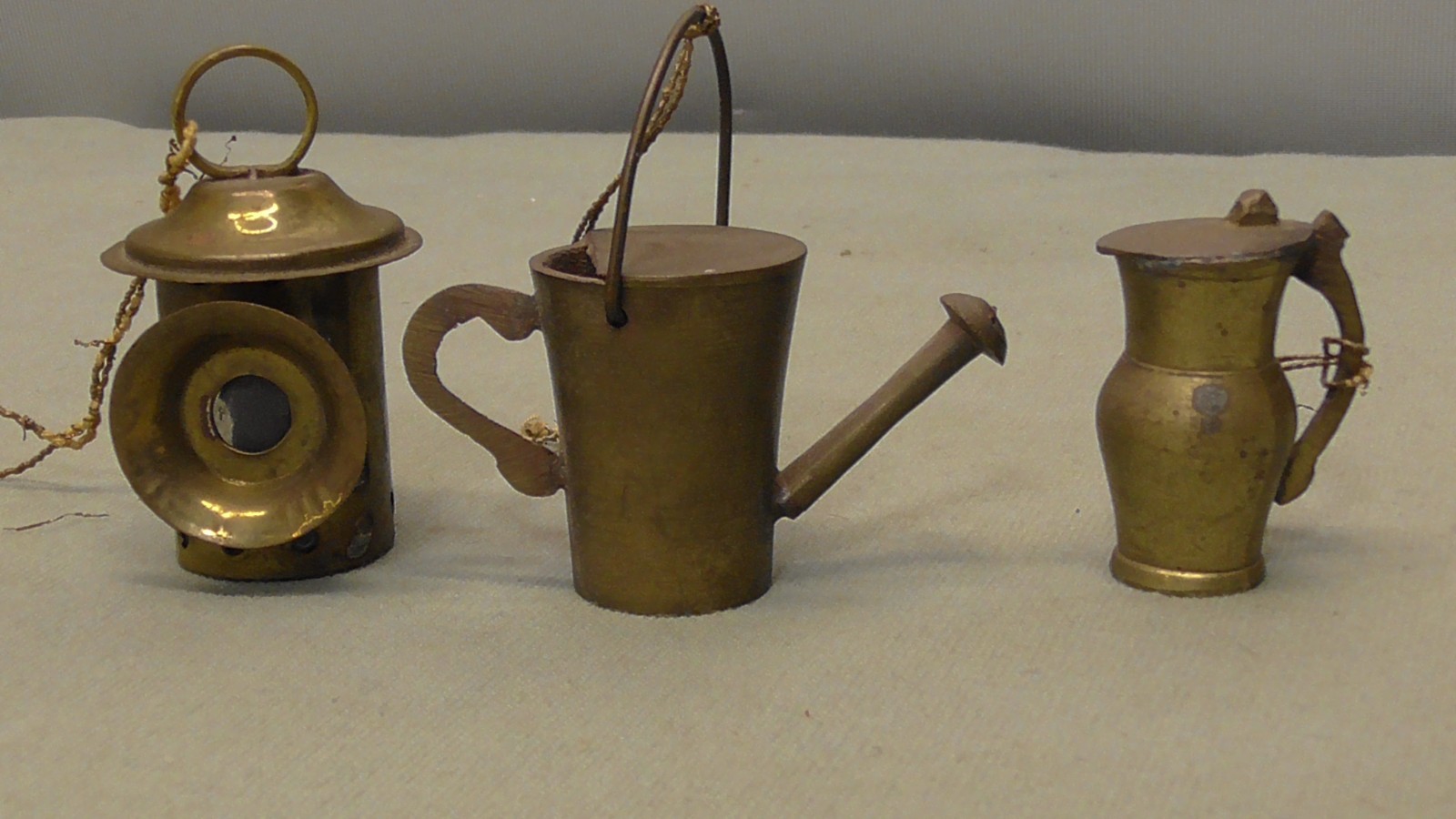 VINTAGE / ANTIQUE MINIATURE BRASS  LAMP watering can and pitcher