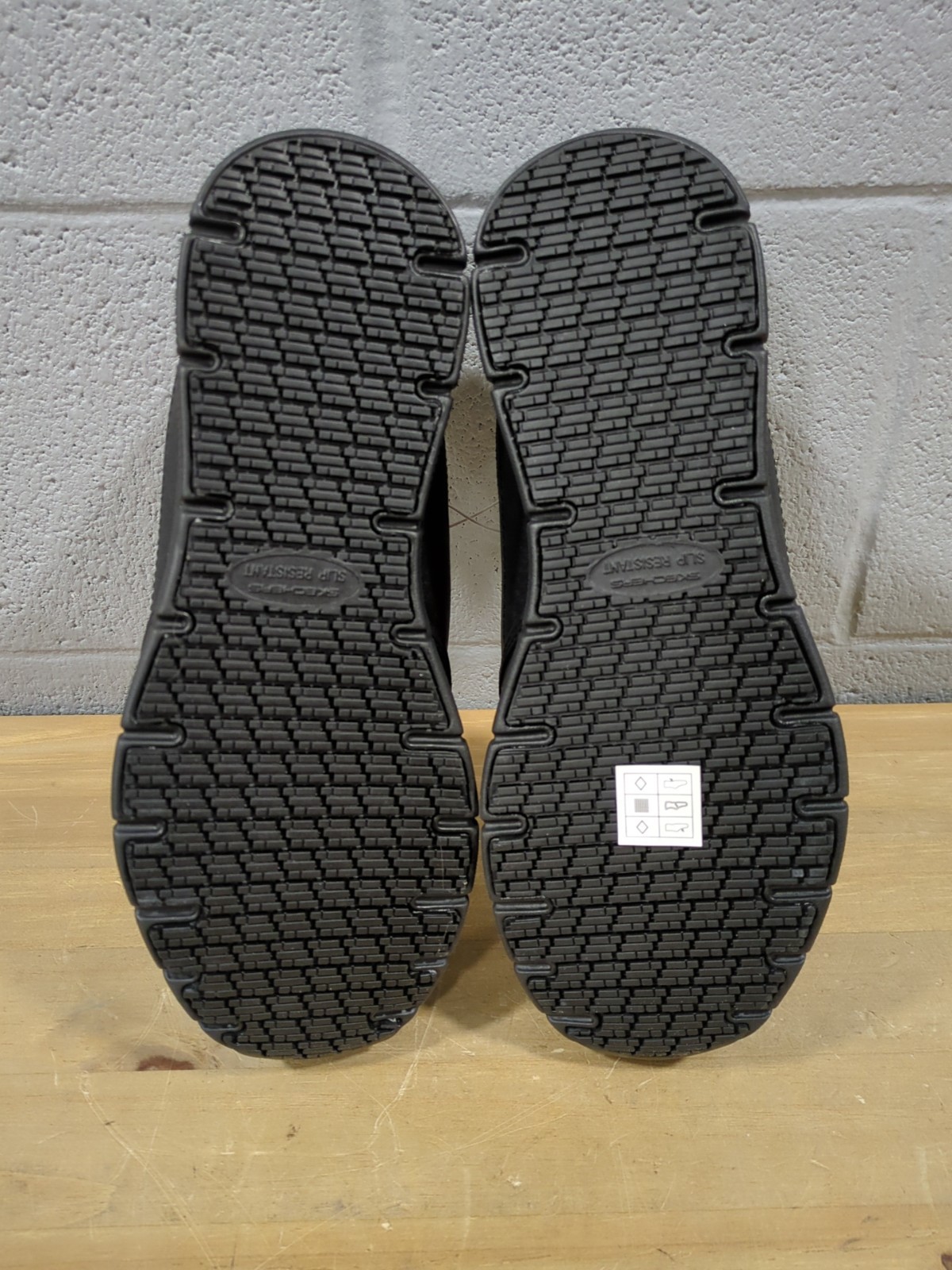 Skechers Shoes Mens 9 Groton Slip Resistant Relaxed Fit Work Slip On