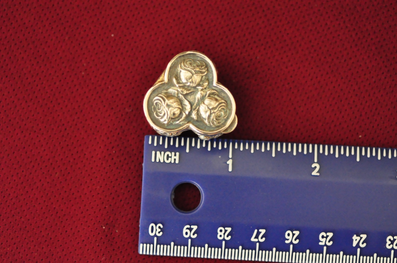 Vintage Sterling Silver Clover‑Shaped Pill Box – Three Rose Repoussé Panels 12g