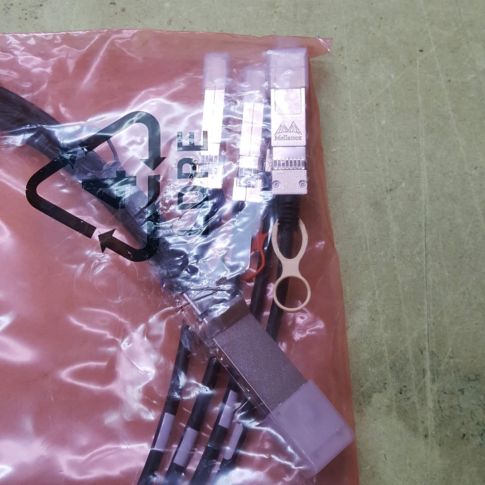 MCP7F00-A01A Mellanox 100GbE QSFP28 to 4x 25GbE SFP28 1m DAC Breakout Cable