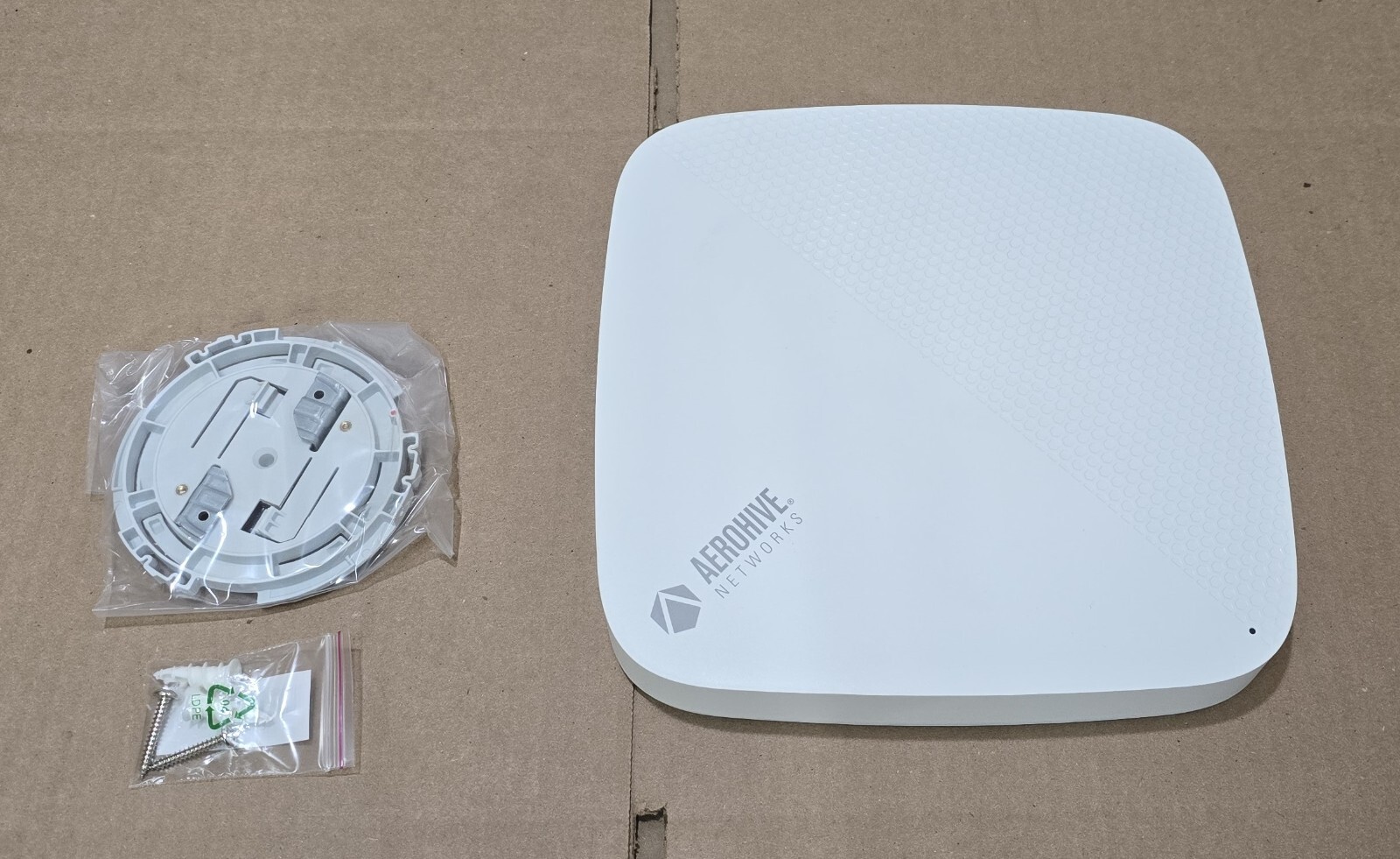 AEROHIVE AP650 Wireless Access Point In great condition. Includes Brackets