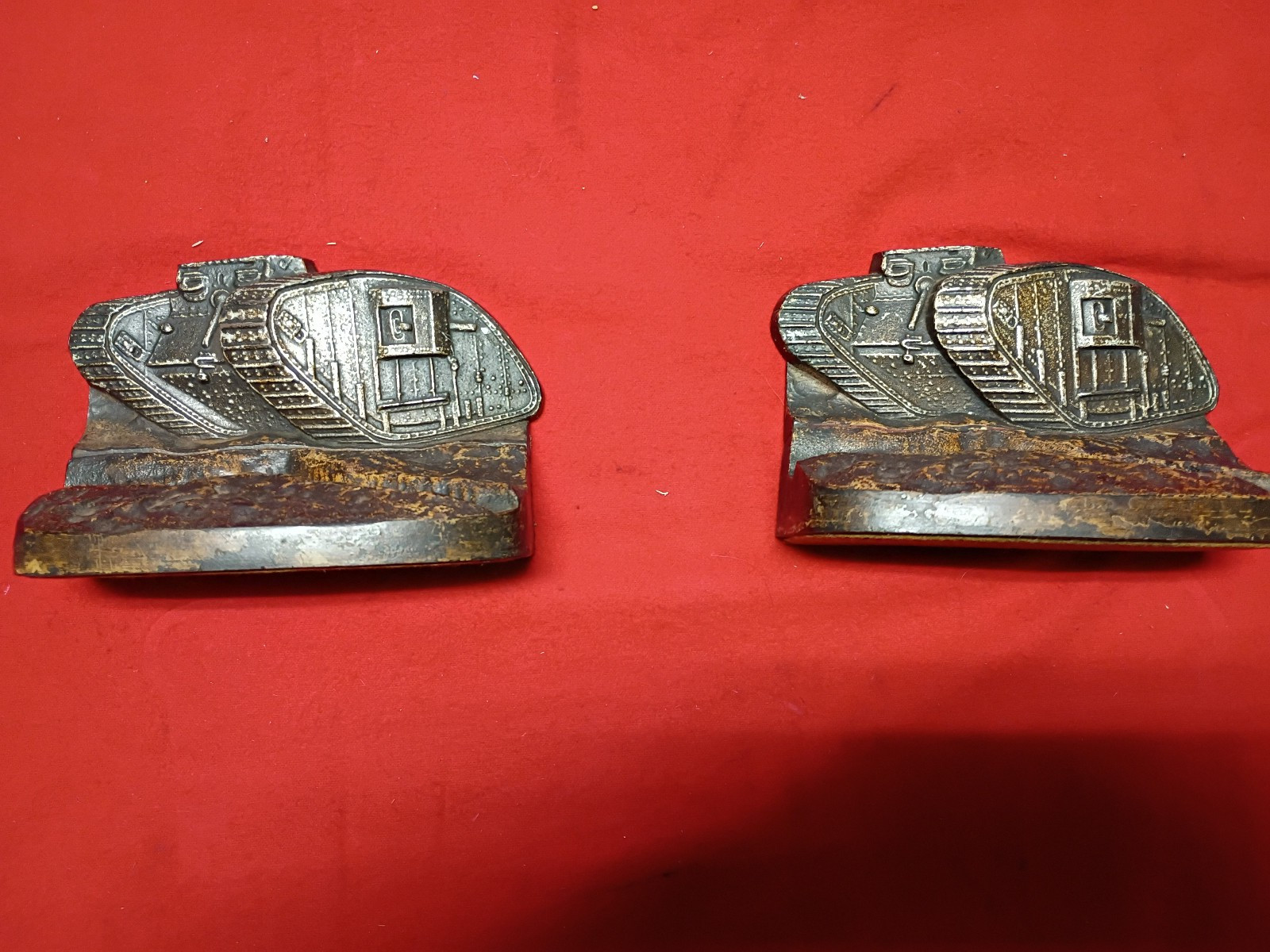WW1 U.S. TANKS CAST IRON (BOOK ENDS)