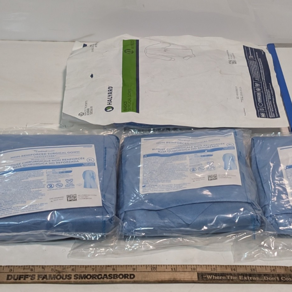 Mixed Lot of 4: Cardinal Health 9545 (x3), Halyard 99285 (x1) XL Surgical Gowns