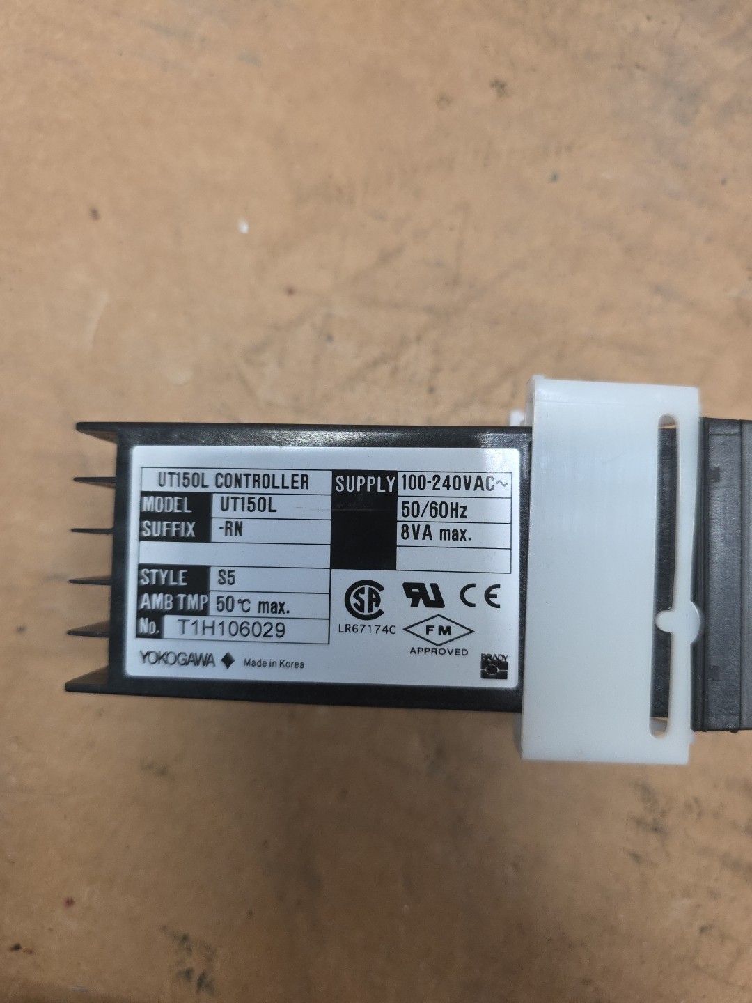 Yokogawa UT150-RN Temperature Controller