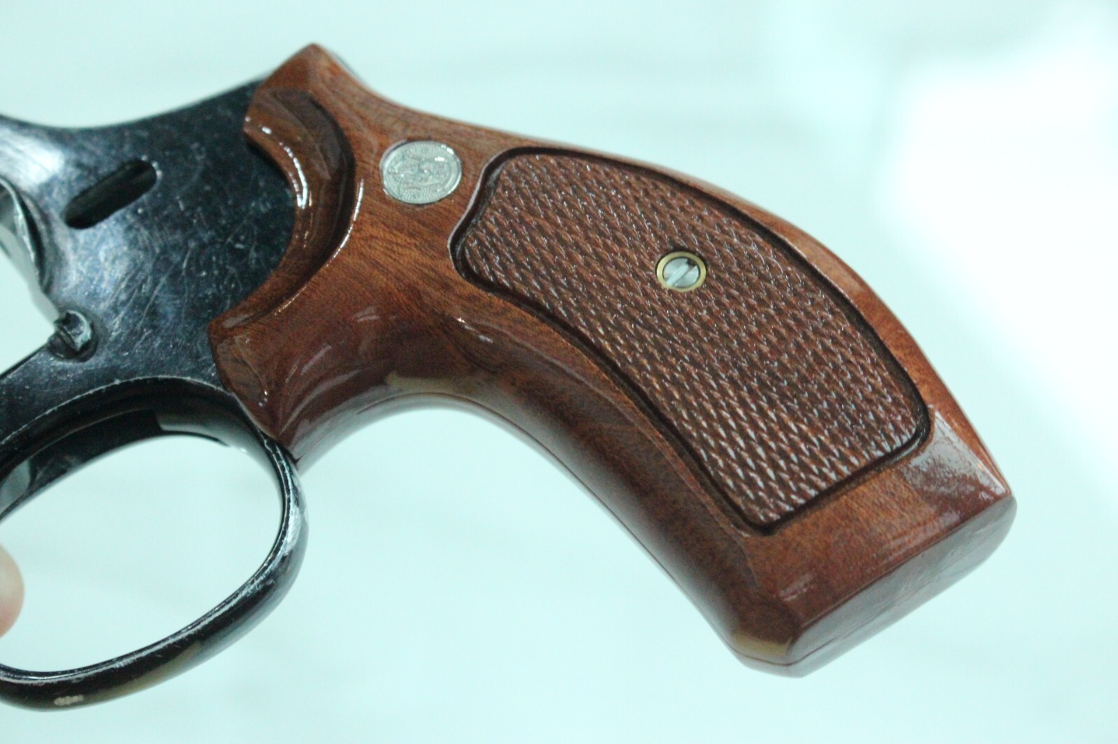 TARGET GRIPS FOR S&W K, L FRAME MODEL 686, 66 ROUND BUTT SAPELE WOOD # RANDOM