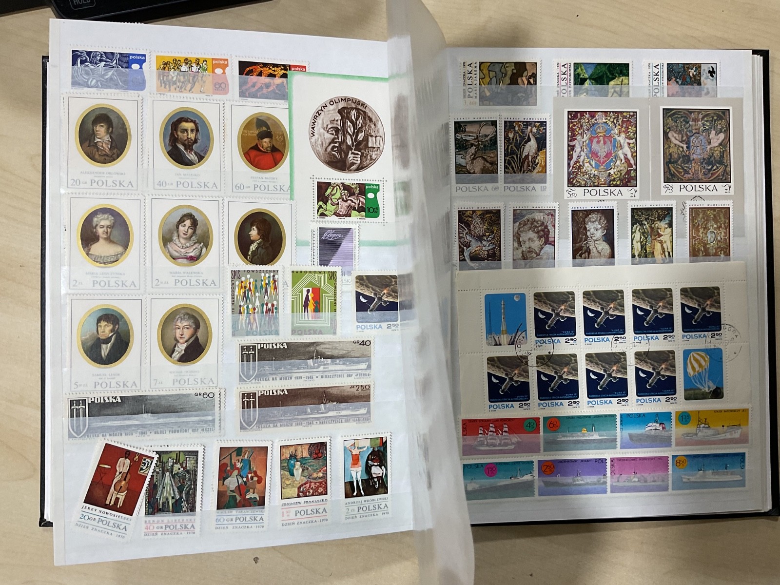 Poland stamps. Mostly mint. stock book. G/40