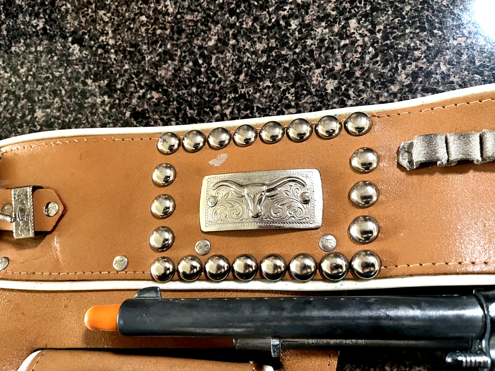 Outstanding Keyston horseshoe holster w/WOW Hubley Cowboy toy cap gun pistols