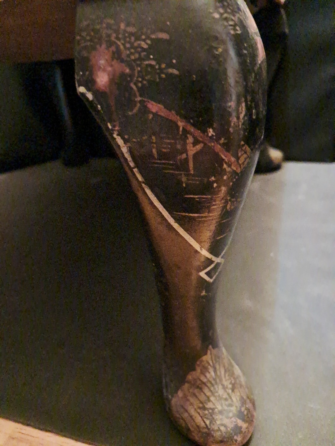 VINTAGE NEEDLEPOINT FLORAL DESIGN TOP WITH HAND PAINTED LEGS FOOTSTOOL