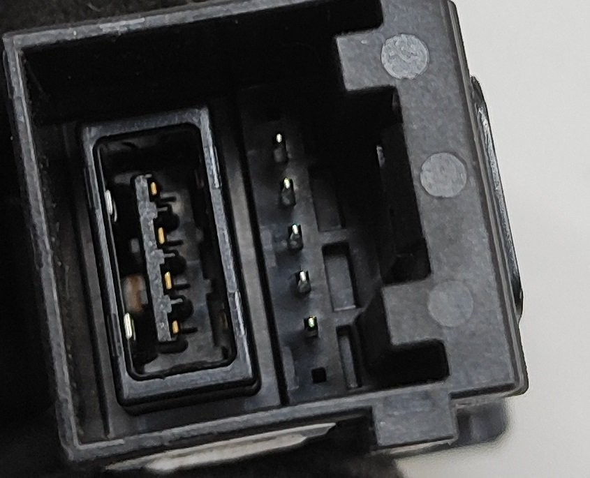 Toyota Genuine Stereo Jack Adapter Assembly 86190-12070 for Camry /Ccorolla