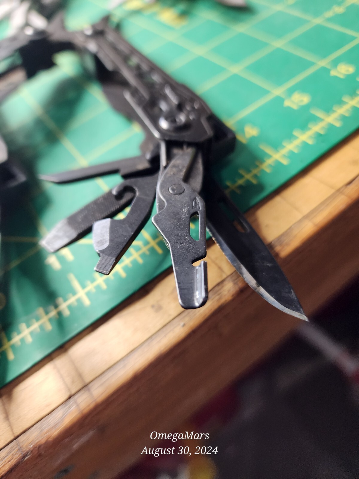 Gerber Truss 17-in-1 Multi Tool Random selection of ONE tool per order Grade A