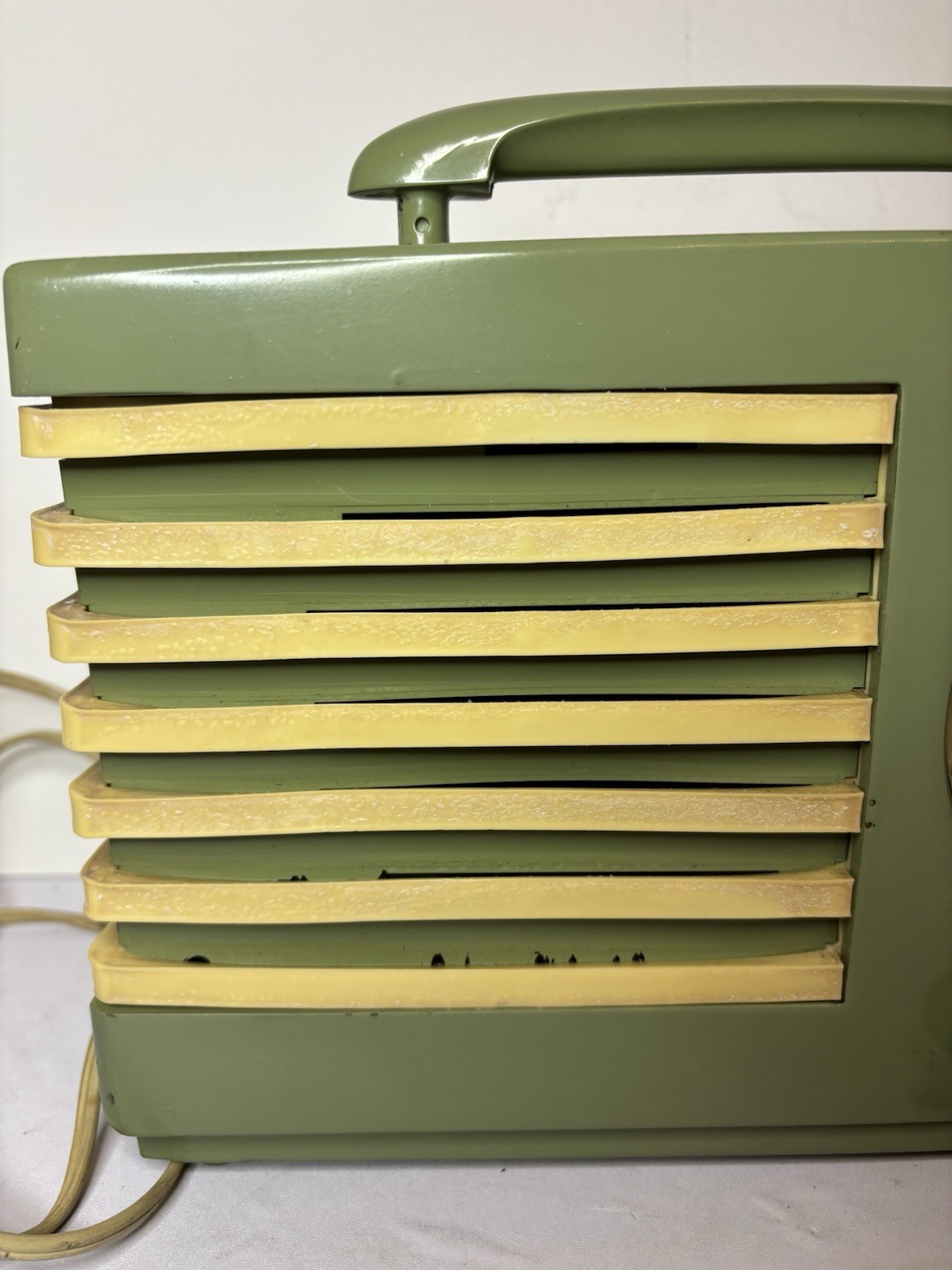 Vtg 1930s Emerson "Bullseye" Tube Radio - Green - Works! Art Deco MCM 8CW-334-2