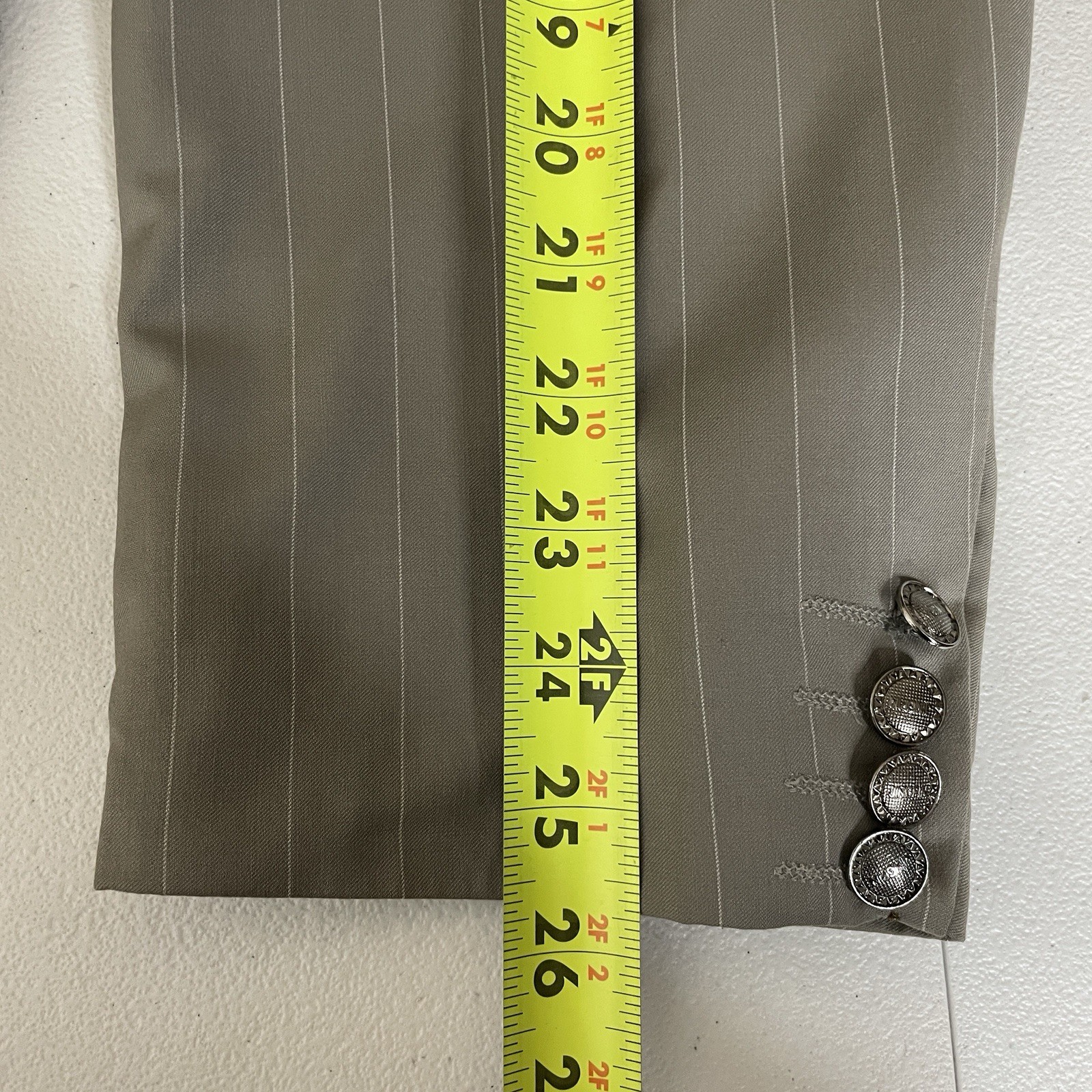 Giorgio Fiorelli Uomo 2 Piece Suit Mens 50L 42x29 Beige Striped Polyester Peak