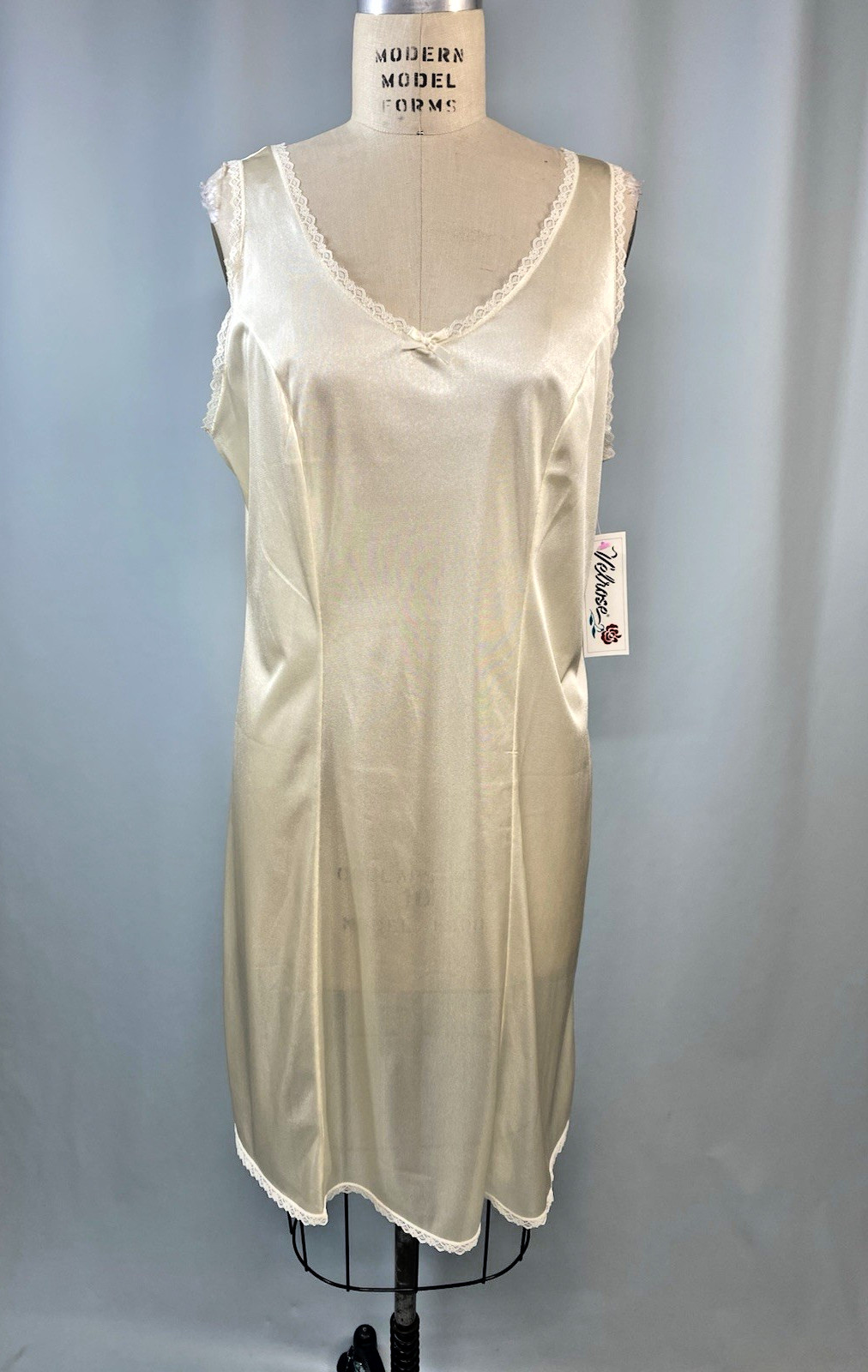 NEW NWT Full slip SIZE 40 LARGE 12/14 Ivory nylon modest VELROSE classic