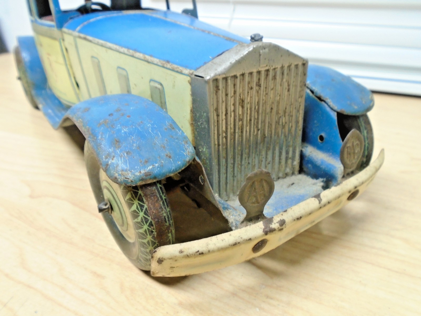 c30s Mettoy England Rolls Royce Metal Sedan Wind-Up Motor Works w/Driver