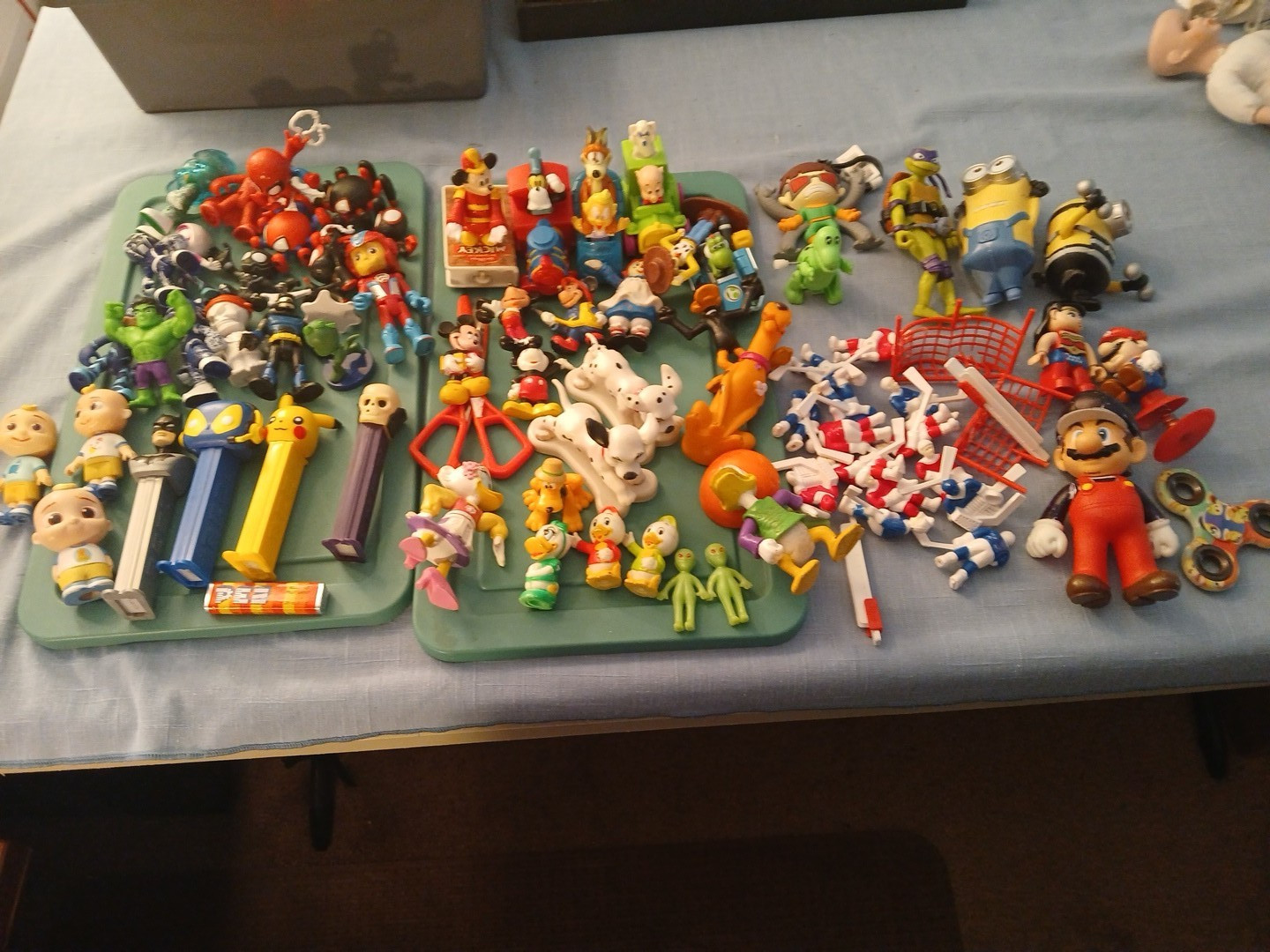 Large Lot of Asst toy fun figures,disney n others big lot L@@@@k