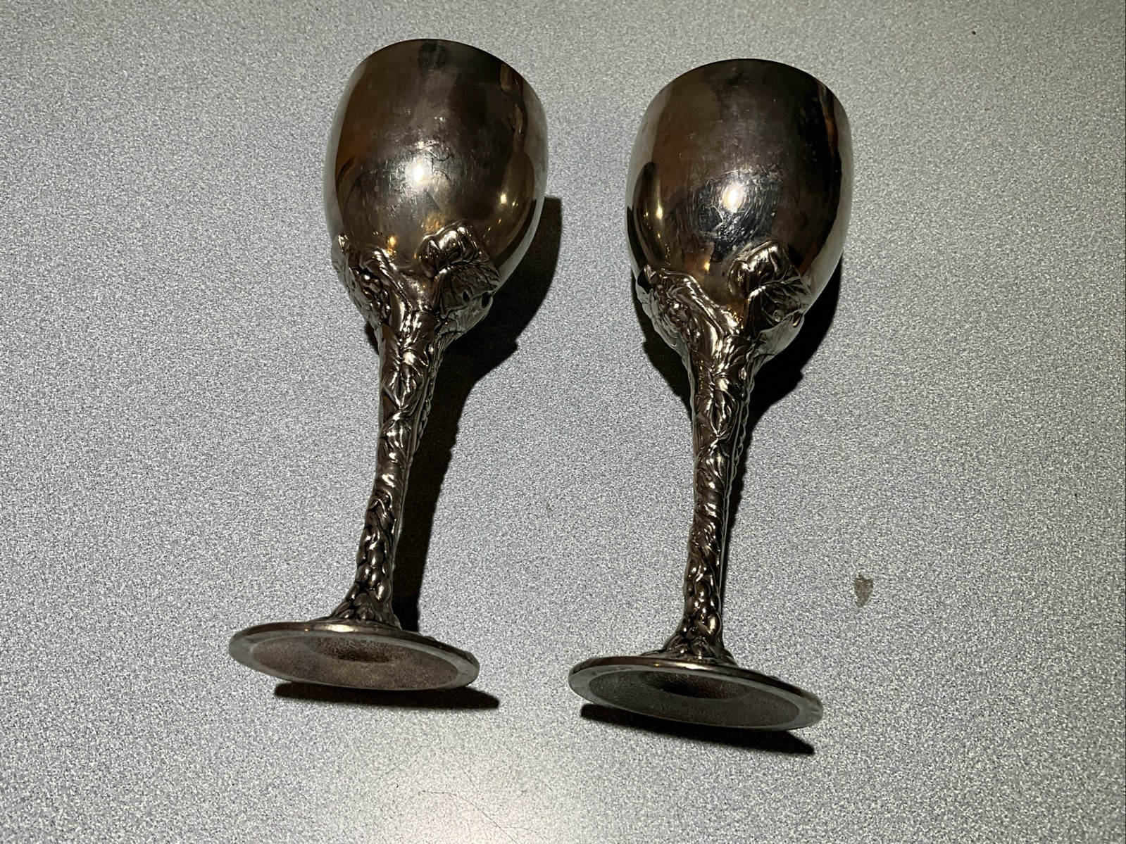 Set 2 Vintage Godinger Silver Plated Wine Goblet Grape Vine Leaf Design 7.5”