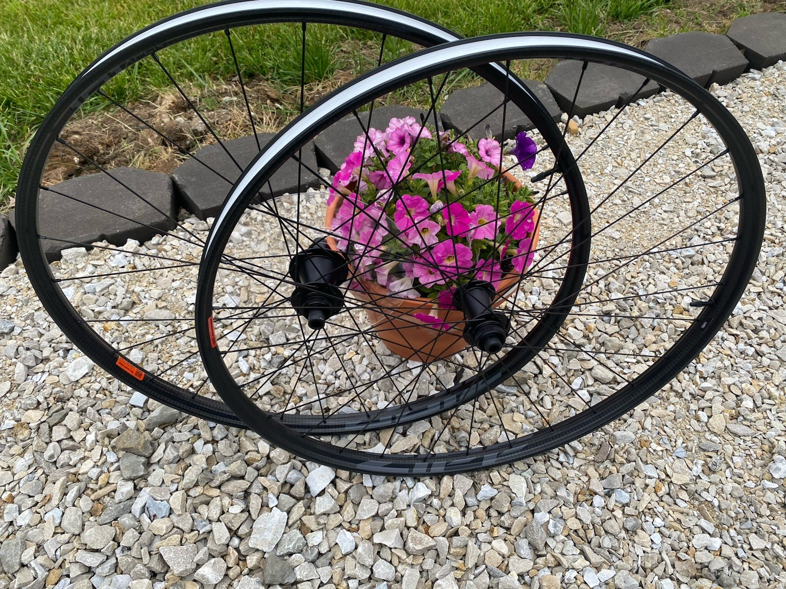 Zipp 101 XPLR Carbon Gravel Wheel Set 100x12 12x142 Sram Xdr 700c Disc Hookless