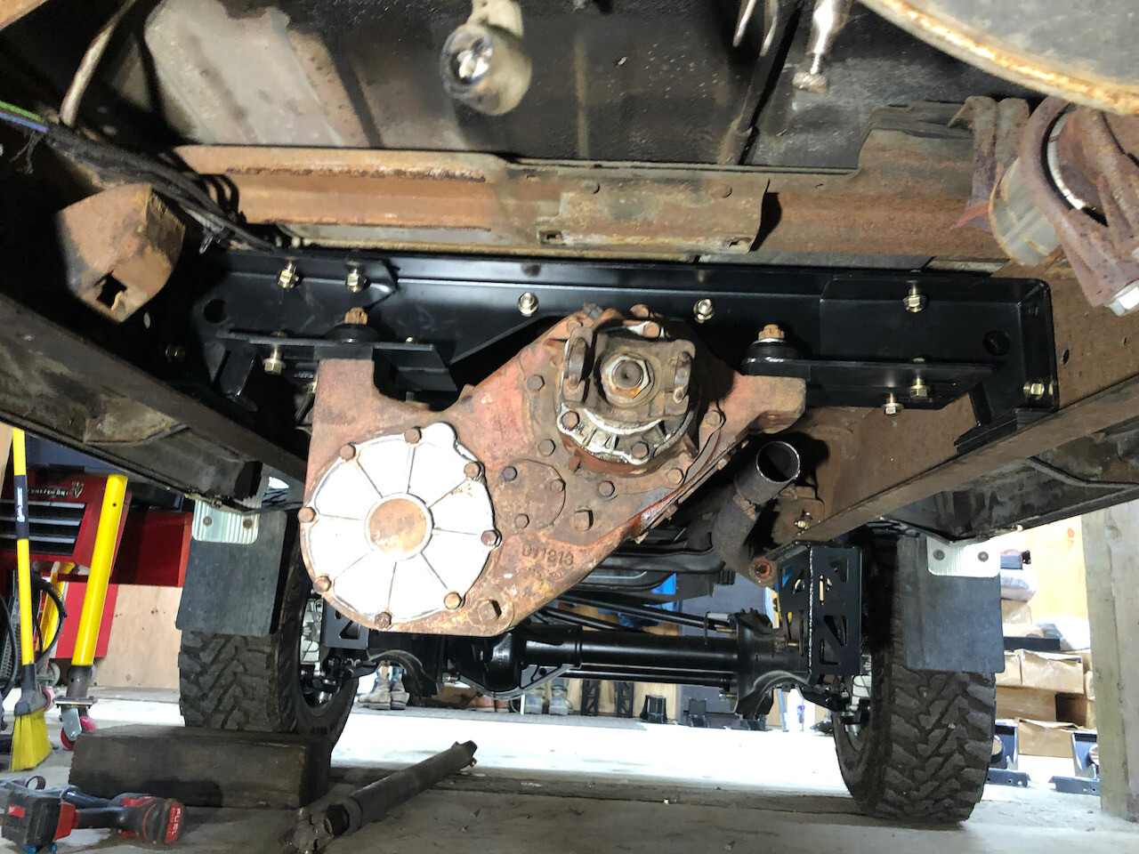 Transfer Case Mounting Bracket Ford NP205 Divorced crossmember 4x4 truck frame