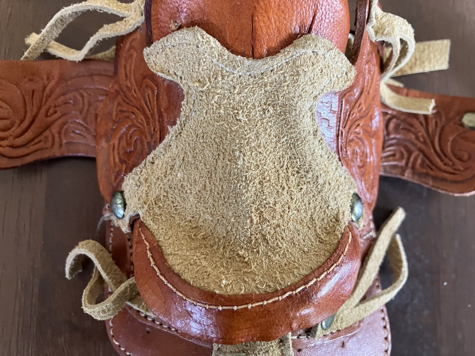 Vintage MINIATURE Western HORSE SADDLE Tooled Leather Salesman Sample or Toy