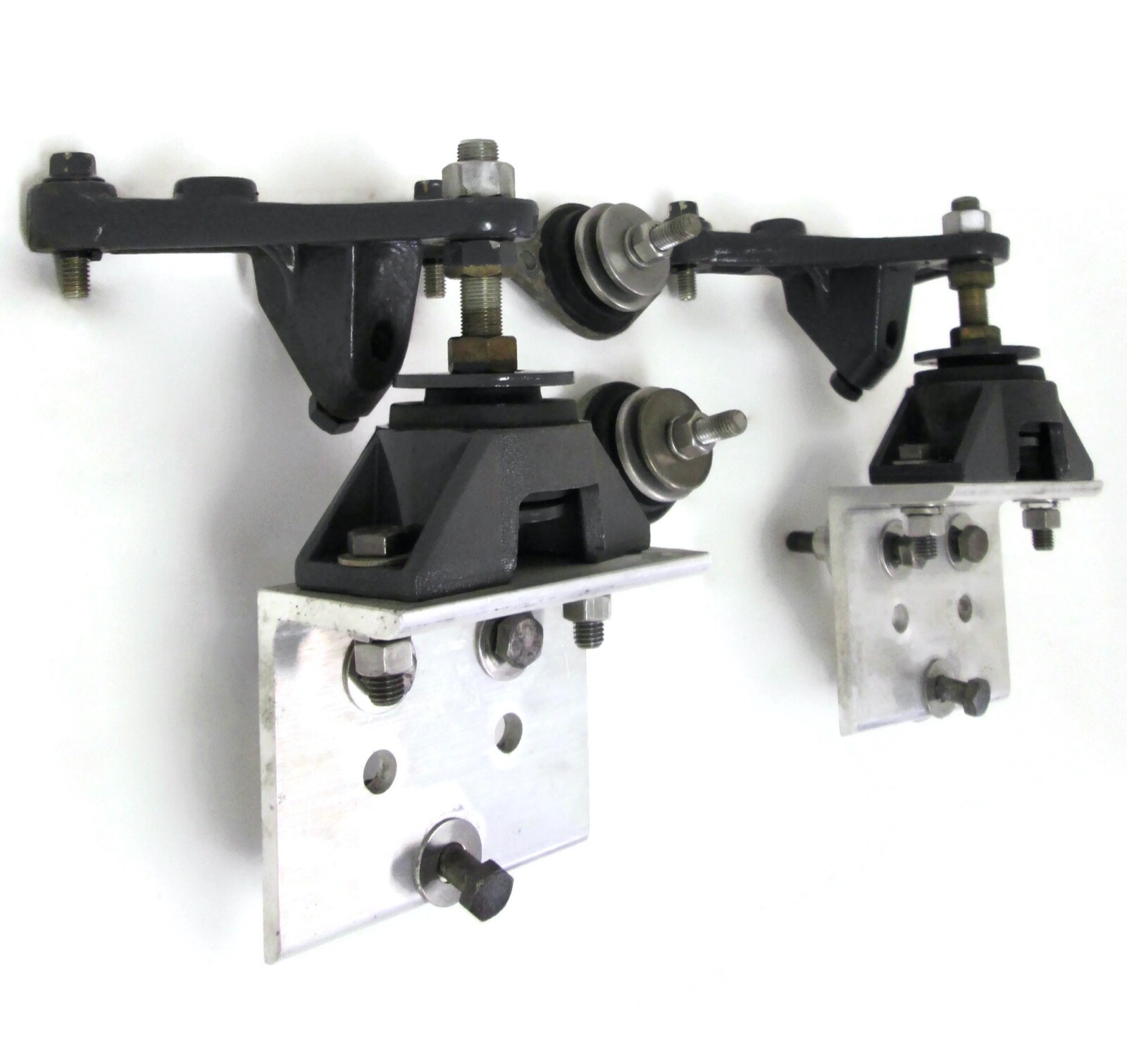 3853805 3853806 V8 OMC King Cobra Marine Engine 2 SETS Motor Mounts & Brackets