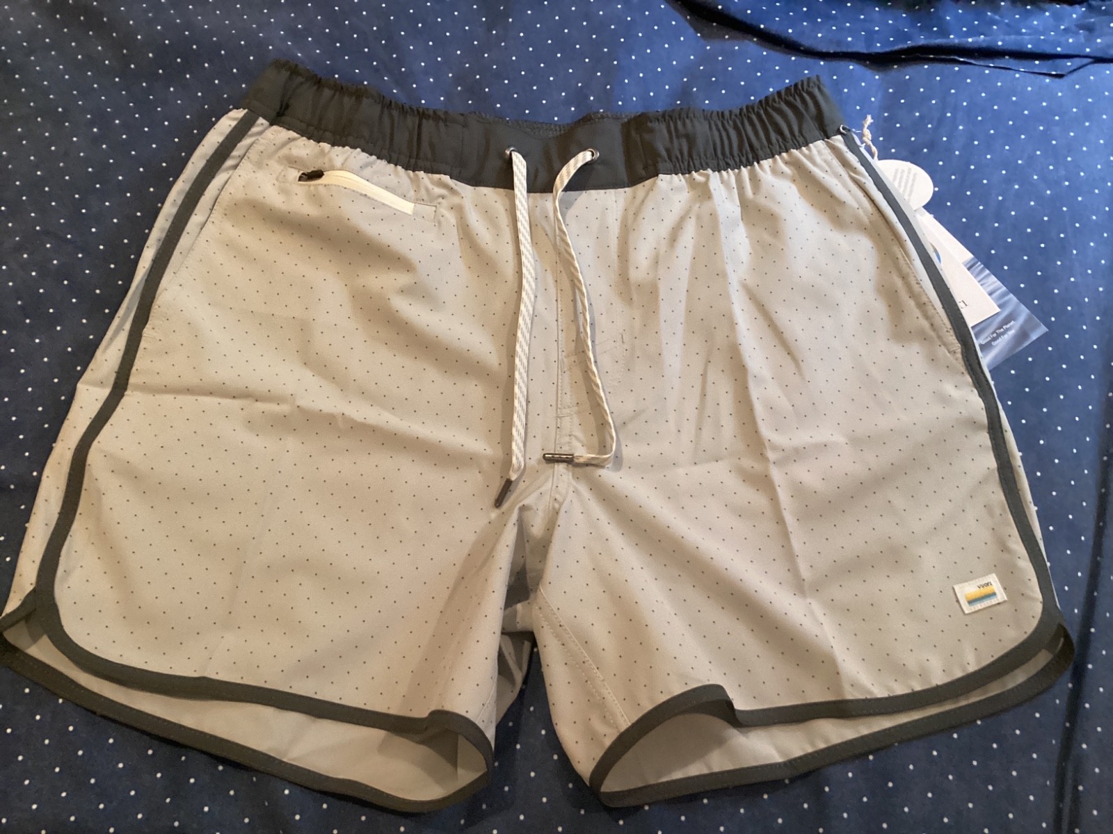 Vuori men’s Banks Shorts 5” grey color, micro dot, size medium, new with tag.