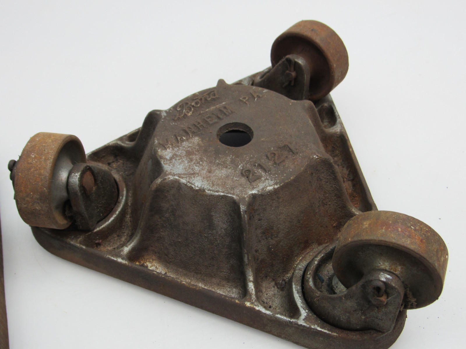 2 Vintage Bond Manheim 2127 Cast Iron Triangular Cup Dolly
