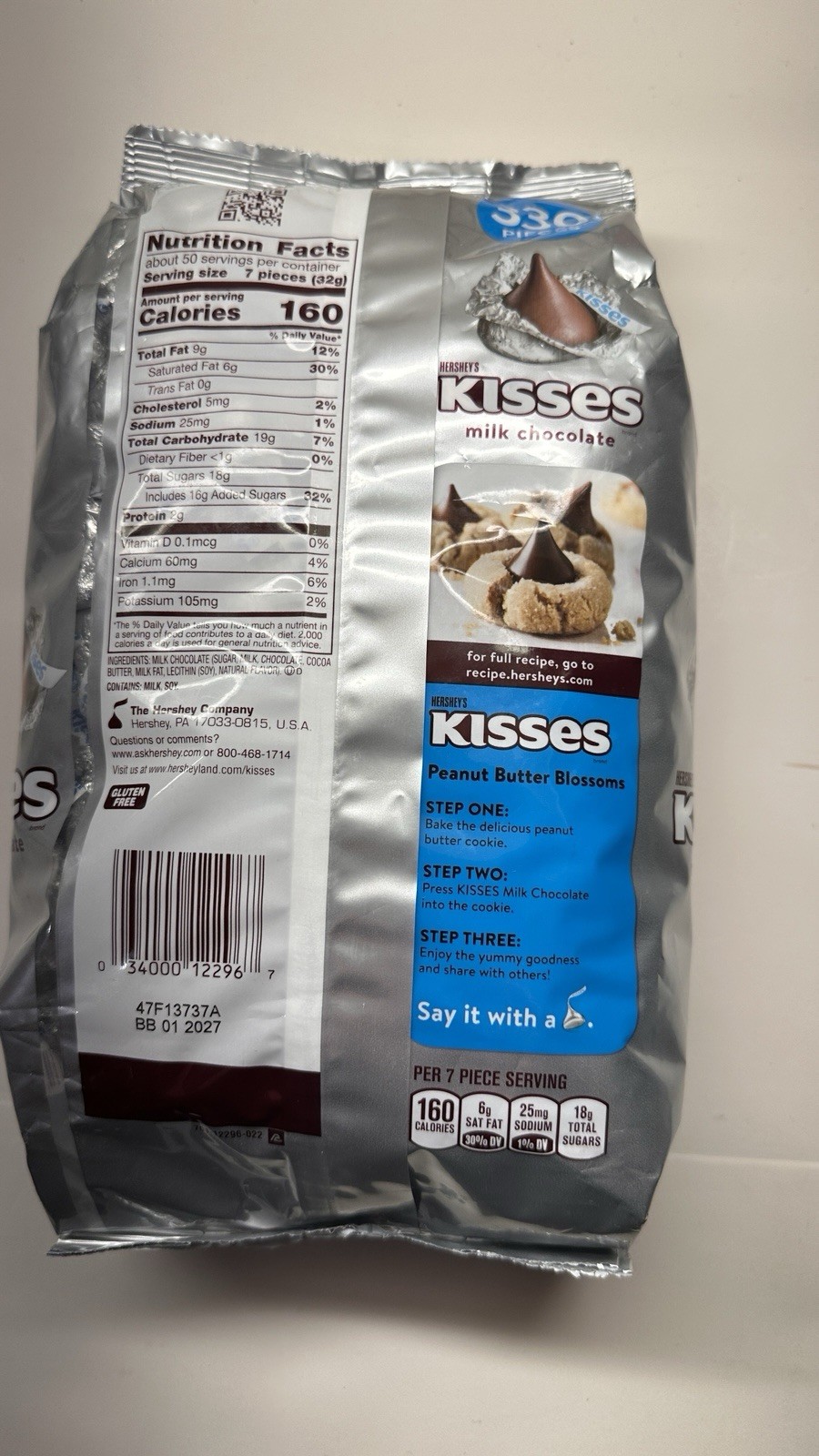 HERSHEY'S KISSES Milk Chocolate Candy - 330 pcs, Bulk Bag Candies, 56 Oz.