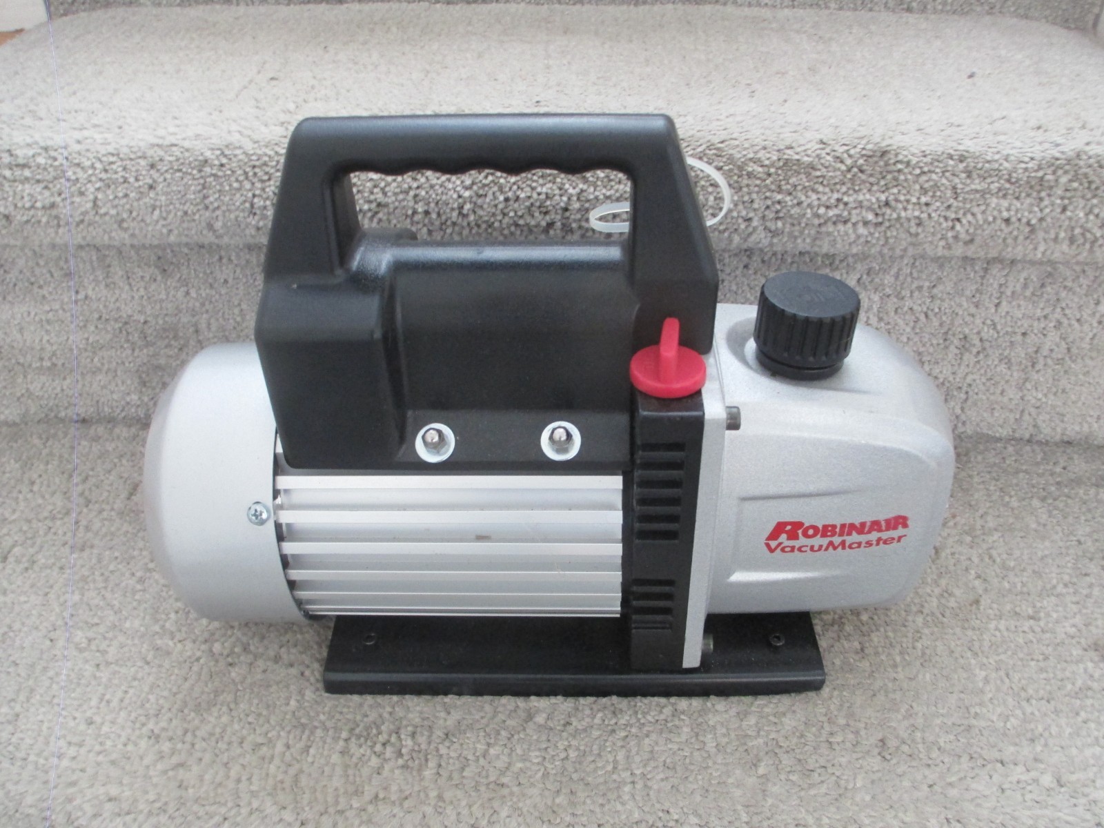 Robinair (15310) VacuMaster Single Stage Vacuum Pump - Single-Stage