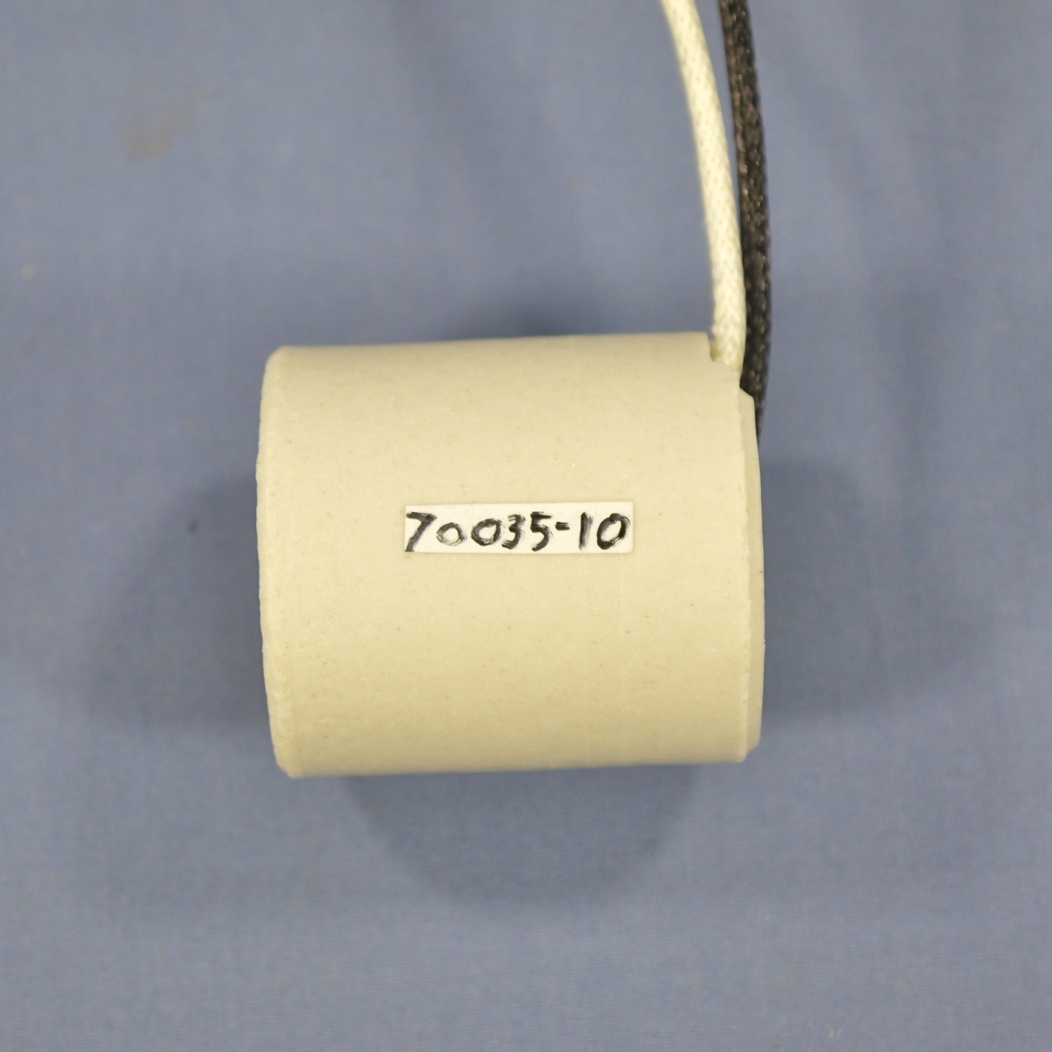 Leviton Unglazed Porcelain Light Socket Lamp Holder Medium 660W Bulk 70035-10