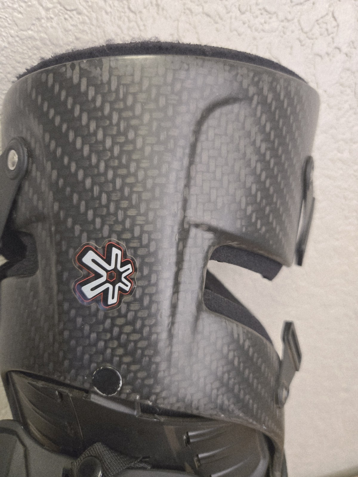 Asterisk Carbon Cell 1. left Knee. Slimmest, Lightest Knee Brace size Large