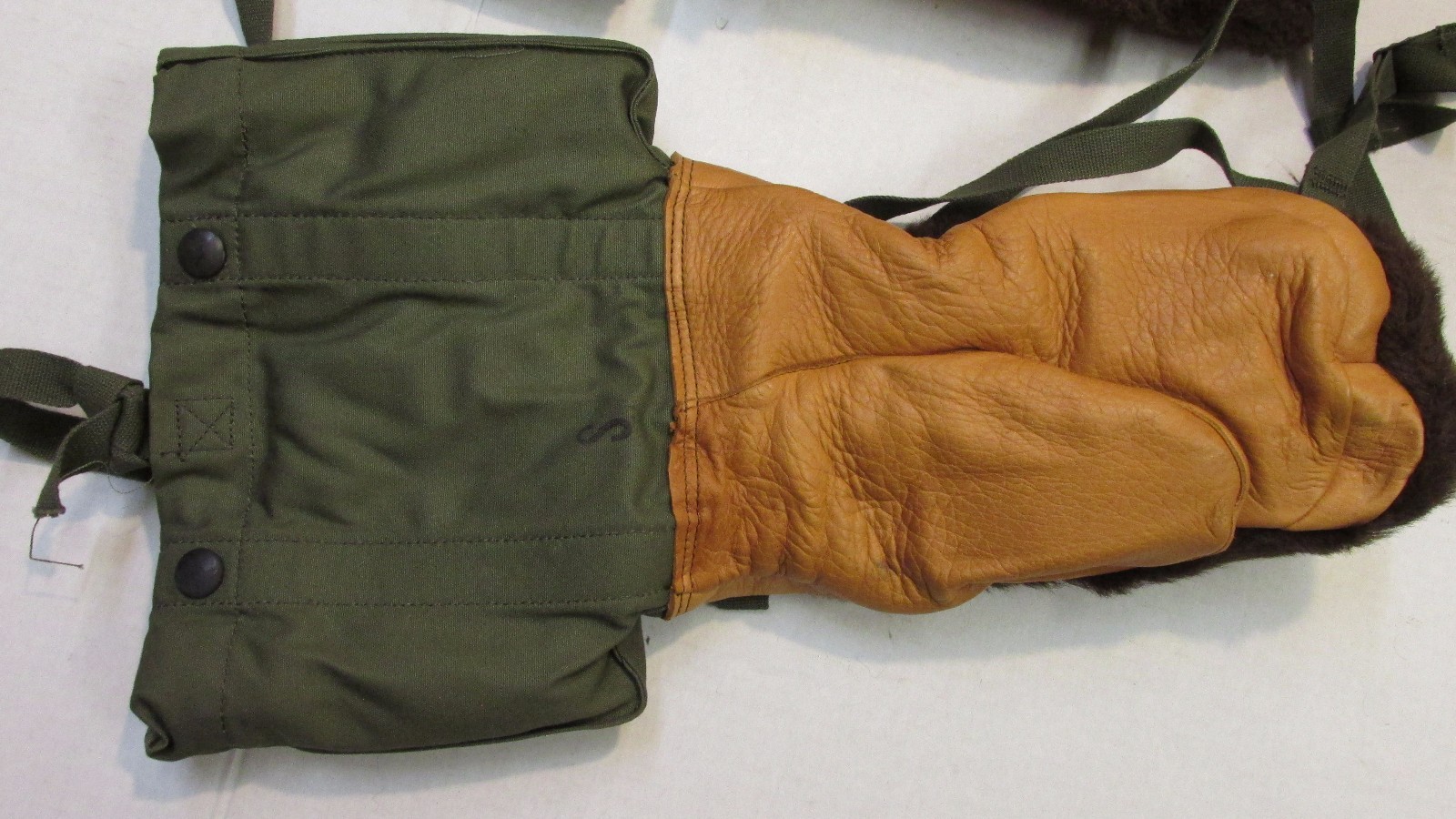 US KOREAN WAR ERA M1949 ARCTIC MITTENS NOS 1951 ALPACA FUR EXTREME COLD WEATHER